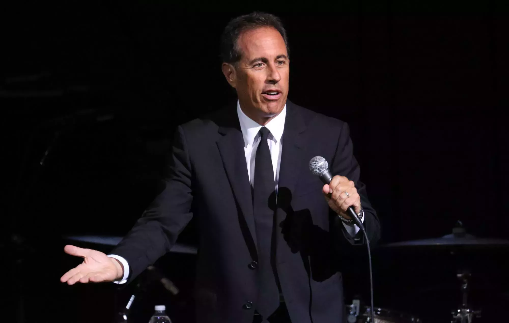 Jerry Seinfeld se enfrenta a un acosador pro palestino durante un monólogo
