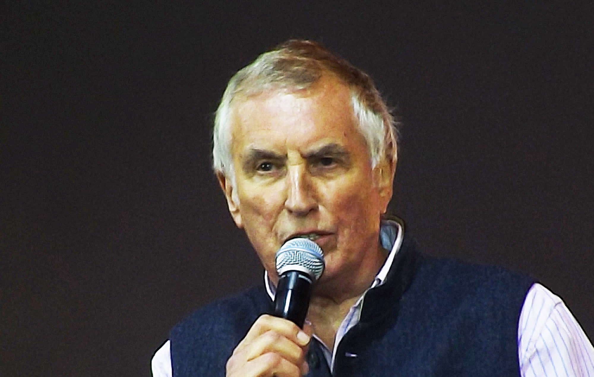 Los médicos dijeron al DJ de la BBC Radio 2 Johnnie Walker que "se preparara para morir en cualquier momento".