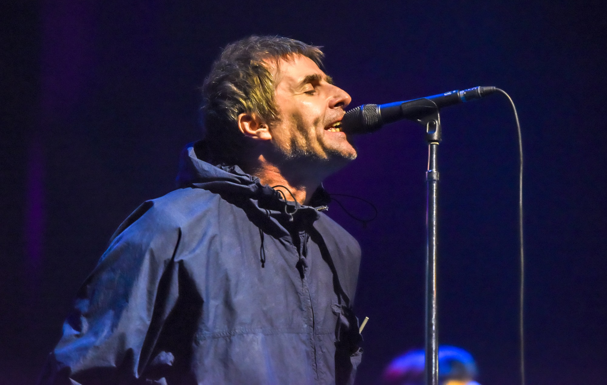 Mira las imágenes oficiales de Liam Gallagher dando el pistoletazo de salida a la gira aniversario de 'Definitely Maybe' en Sheffield