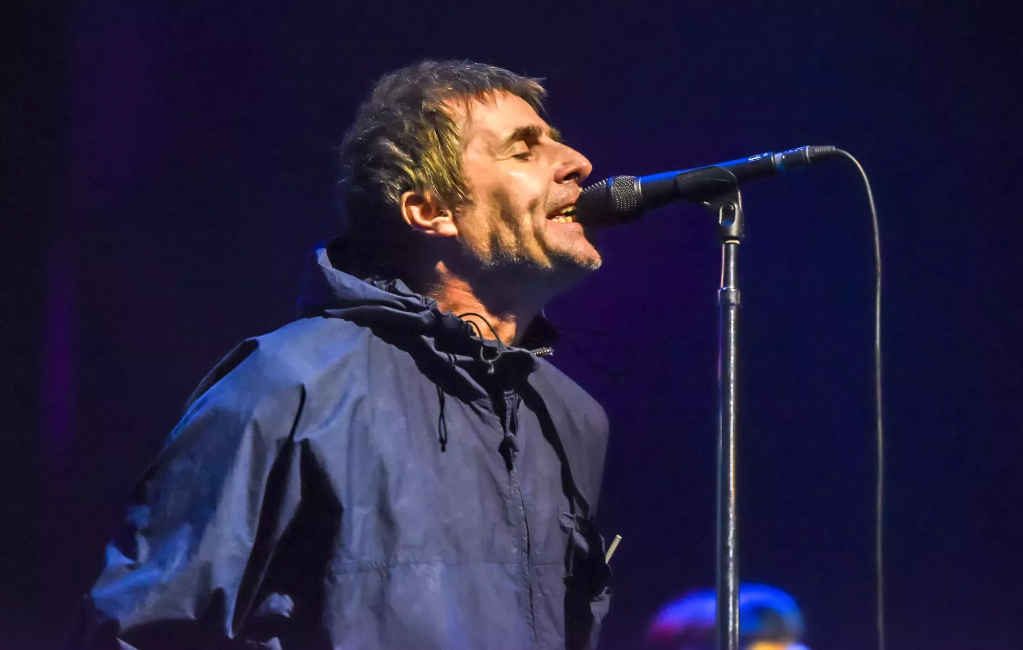 Mira las imágenes oficiales de Liam Gallagher dando el pistoletazo de salida a la gira aniversario de 'Definitely Maybe' en Sheffield