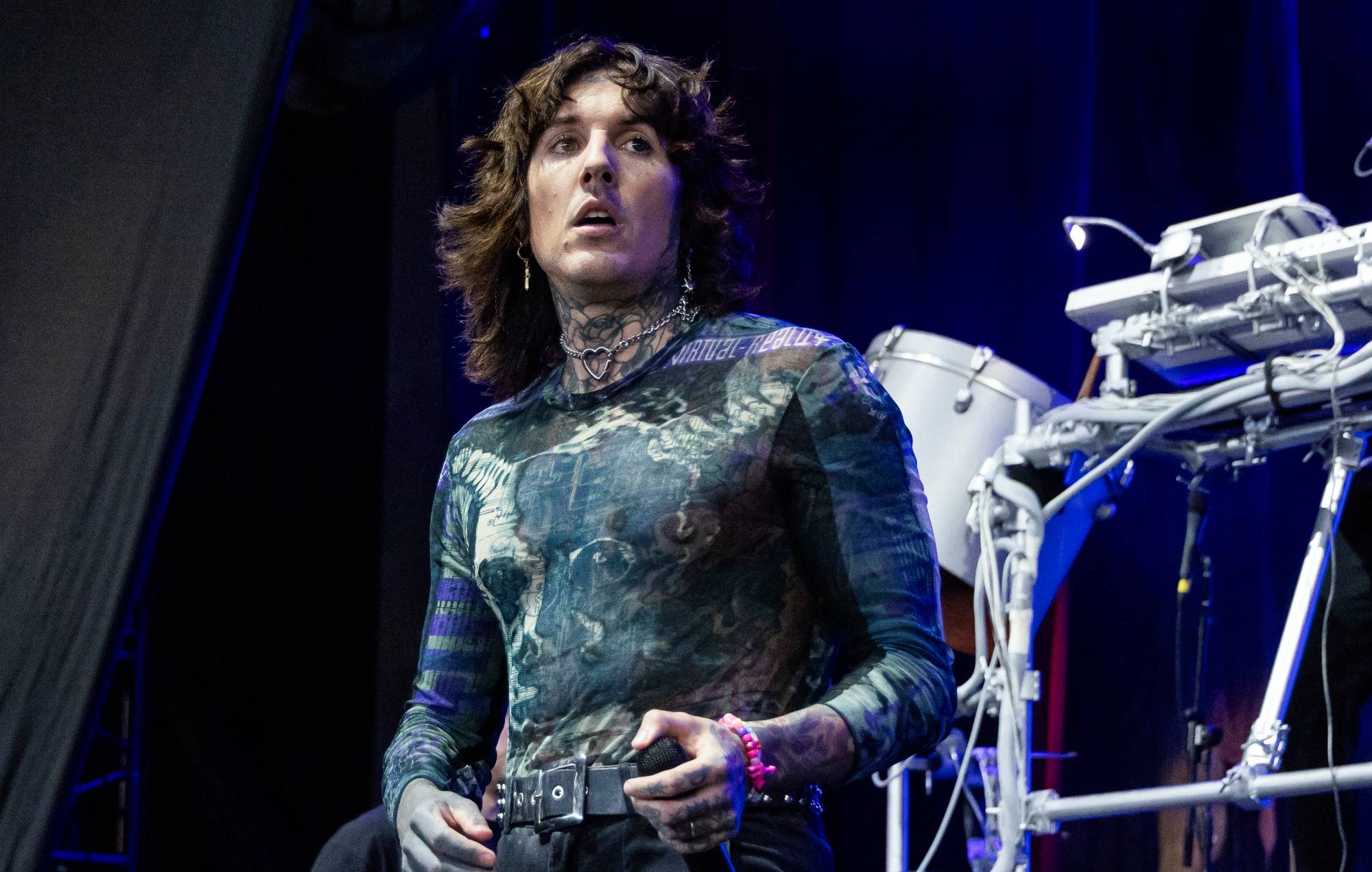 Oli Sykes de Bring Me The Horizon dice que 'Medicine' es "una mierda"