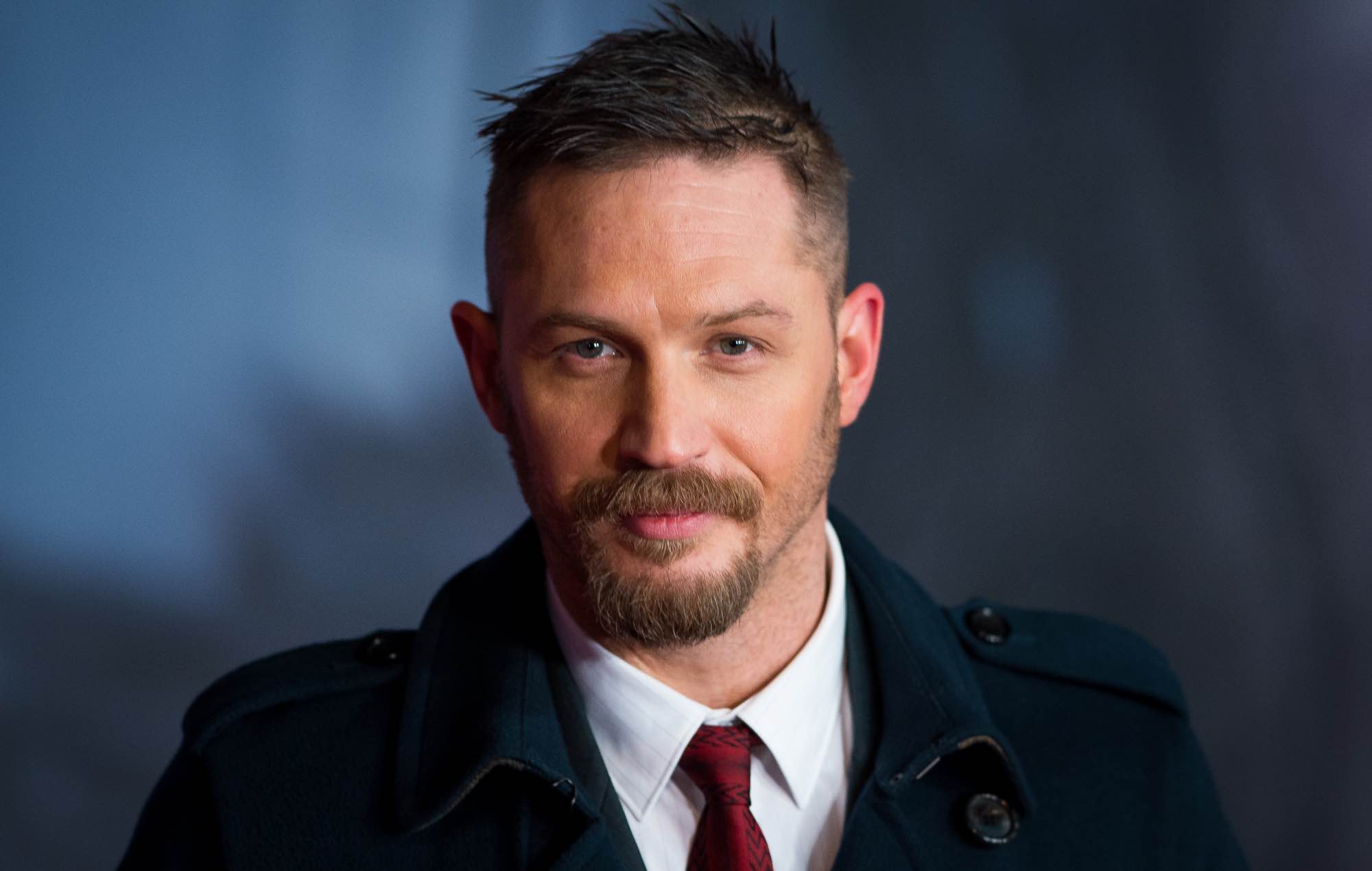 Tom Hardy dice que a su hijo adolescente le gusta criticar sus interpretaciones