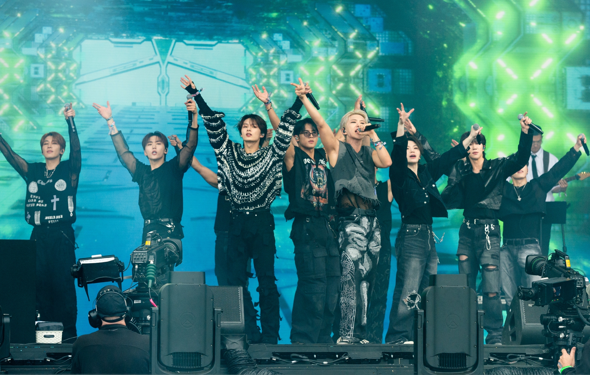 Vea a SEVENTEEN versionando a Adele, Michael Jackson y Bruno Mars en un restaurante de Bath