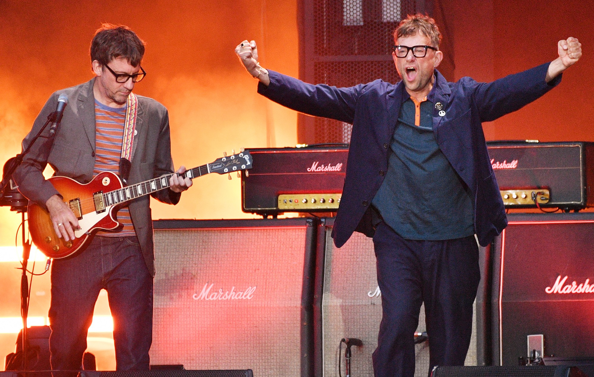 Blur sube al escenario del estadio de Wembley en el nuevo clip del documental "To The End