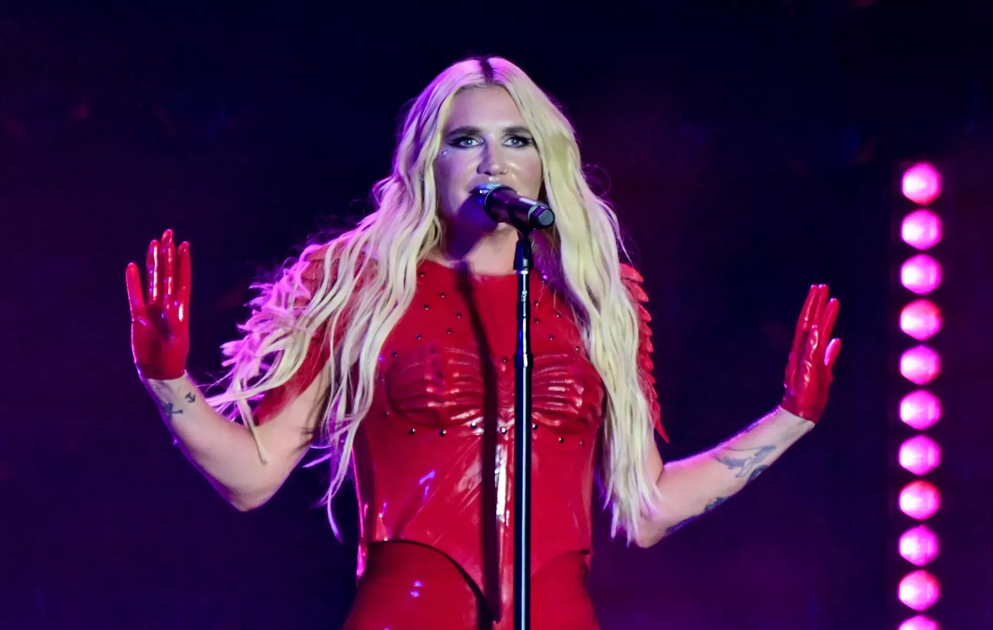 Kesha devuelve el golpe a los body-shamers: 