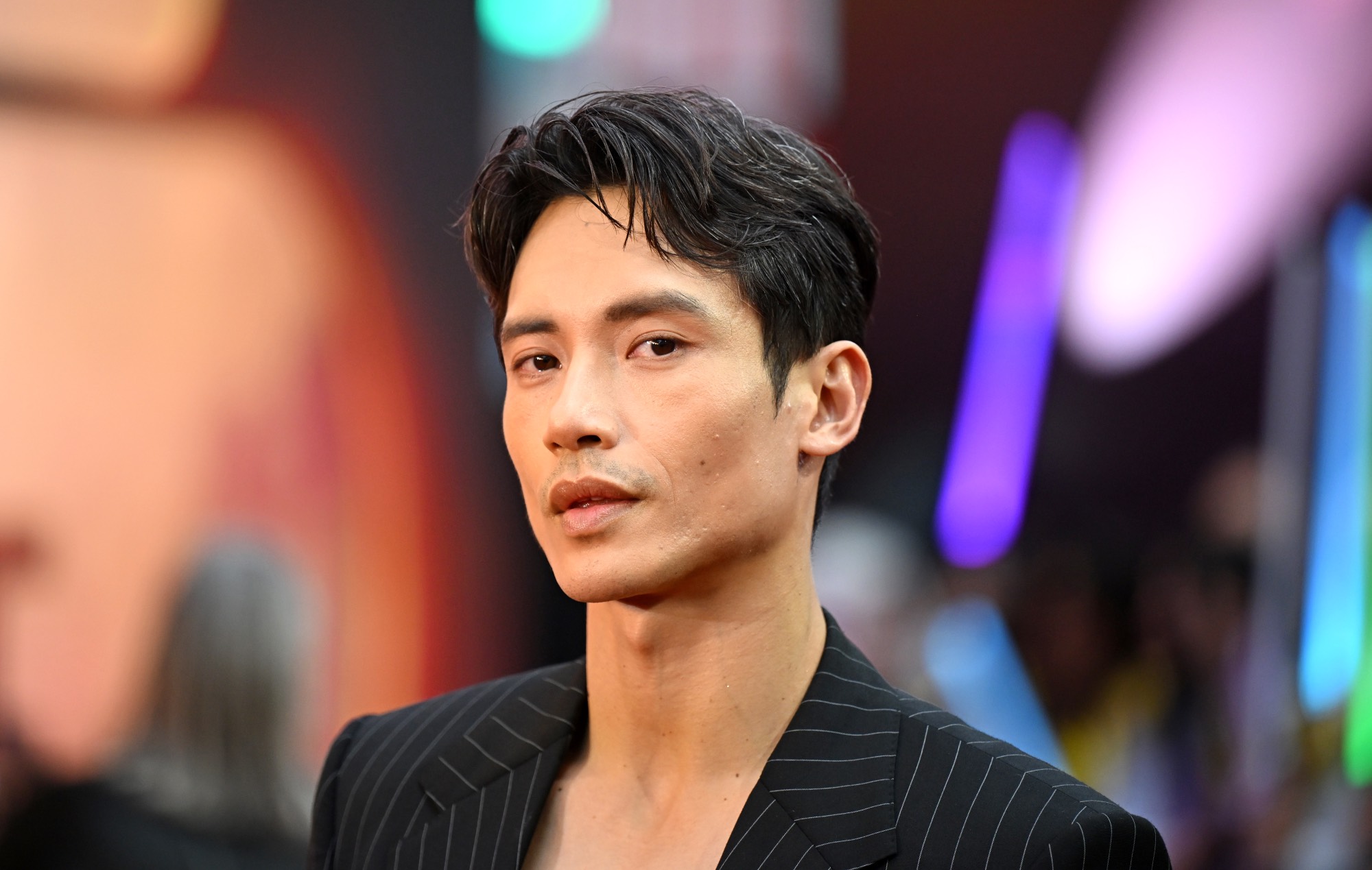 La estrella de 'El Acólito' Manny Jacinto responde al "clamor" tras el recorte de sus líneas en 'Top Gun: Maverick