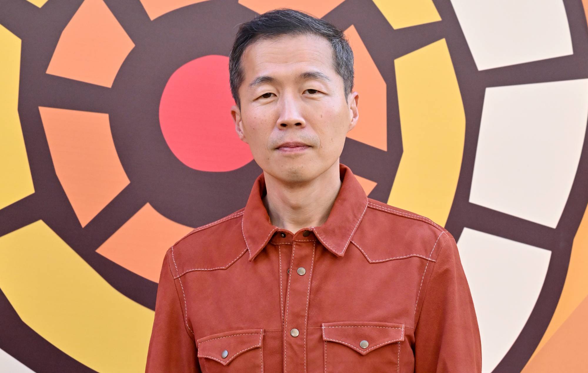 Lee Isaac Chung, director de "Twisters", explica por qué se eliminó la escena del beso del clímax de la película