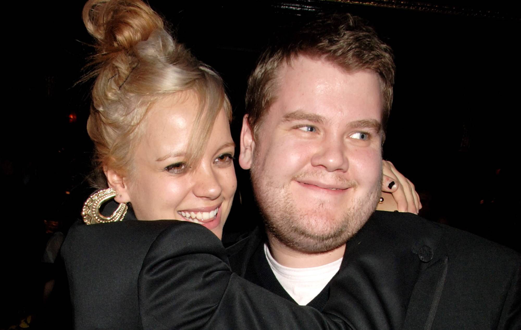 Lily Allen dice que James Corden es su famoso "amigo de rogar": "Fue muy coqueto conmigo"