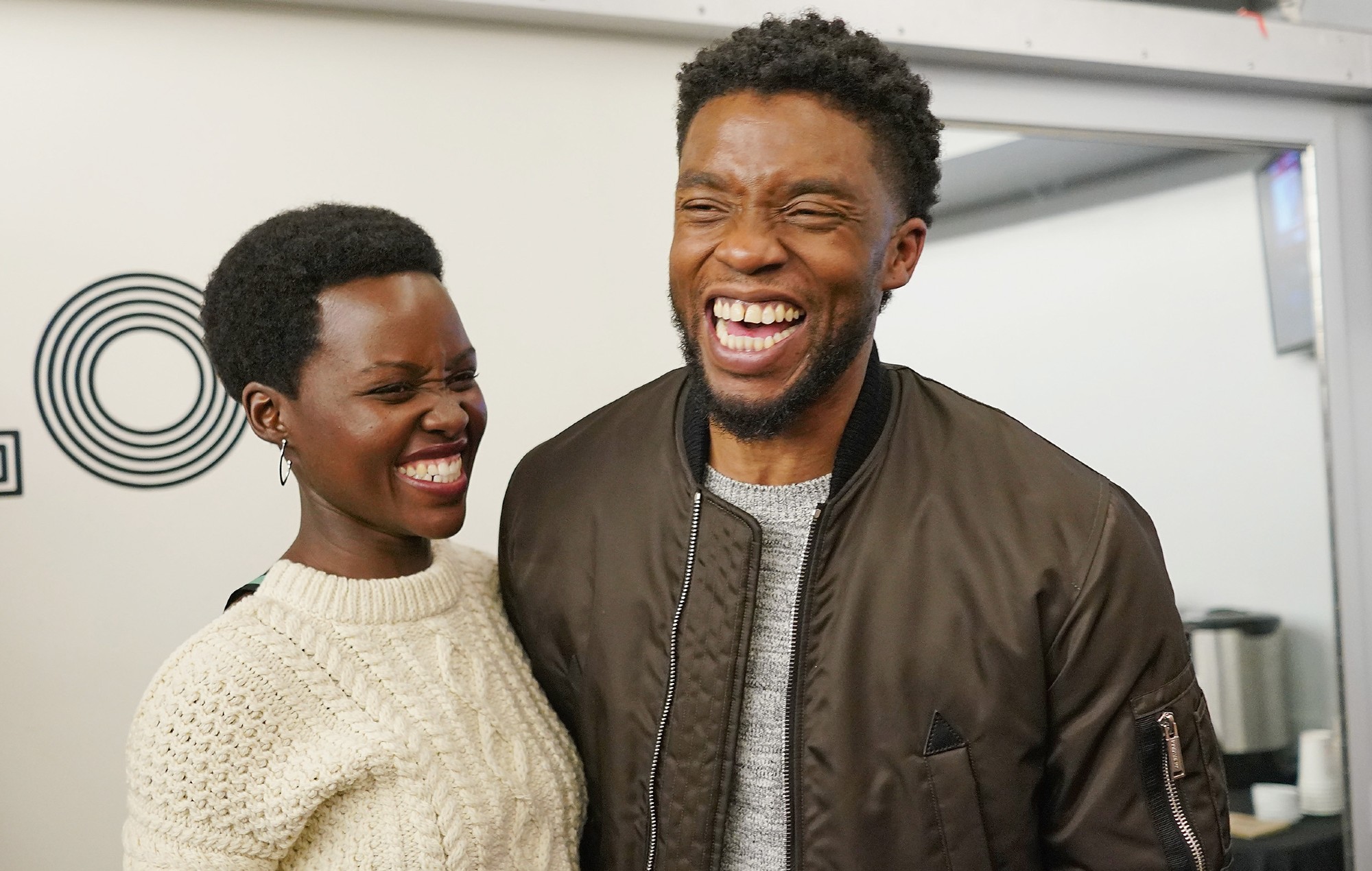 Lupita Nyong'o dice que el argumento de 'Un lugar tranquilo' fue "terapéutico" tras la muerte de Chadwick Boseman