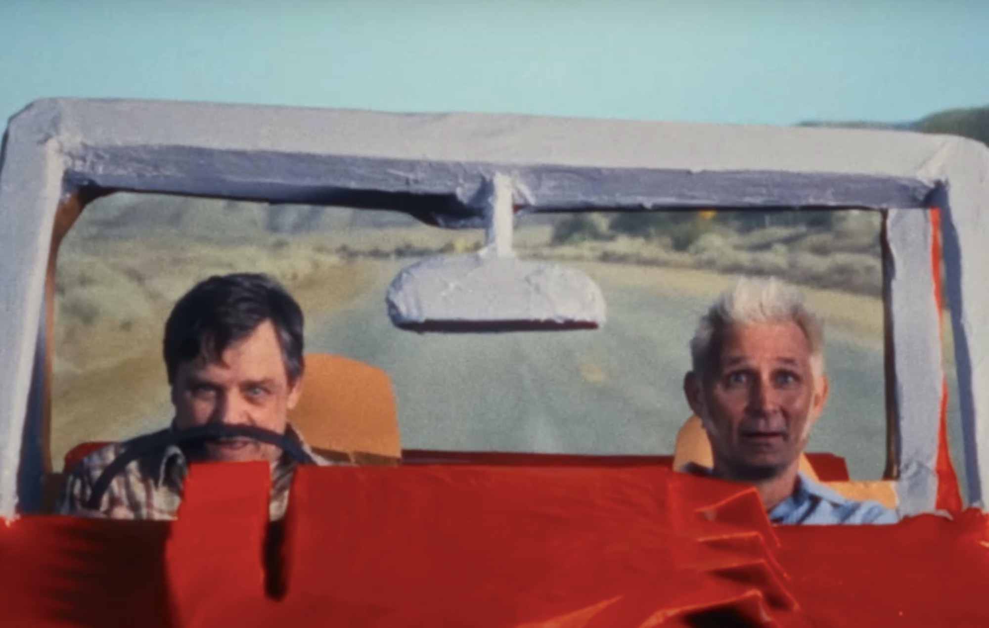 Mira el vídeo de 'Corvette Summer' de Green Day protagonizado por Mark Hamill: "¡Acelera esos motores!"