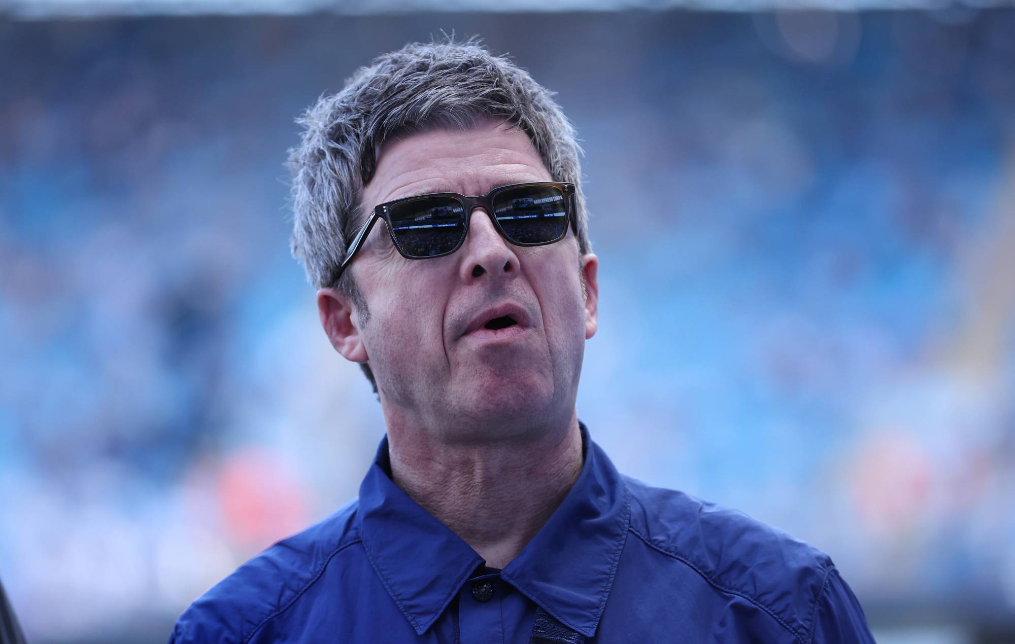 Noel Gallagher comparte su frustración por tener que operarse de su "rodilla mala"