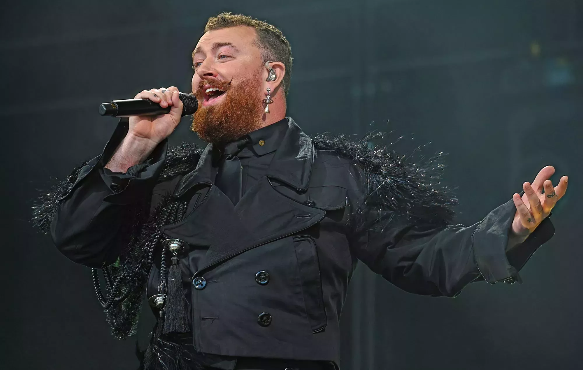 Sam Smith revela que un accidente de esquí les dejó sin poder andar 