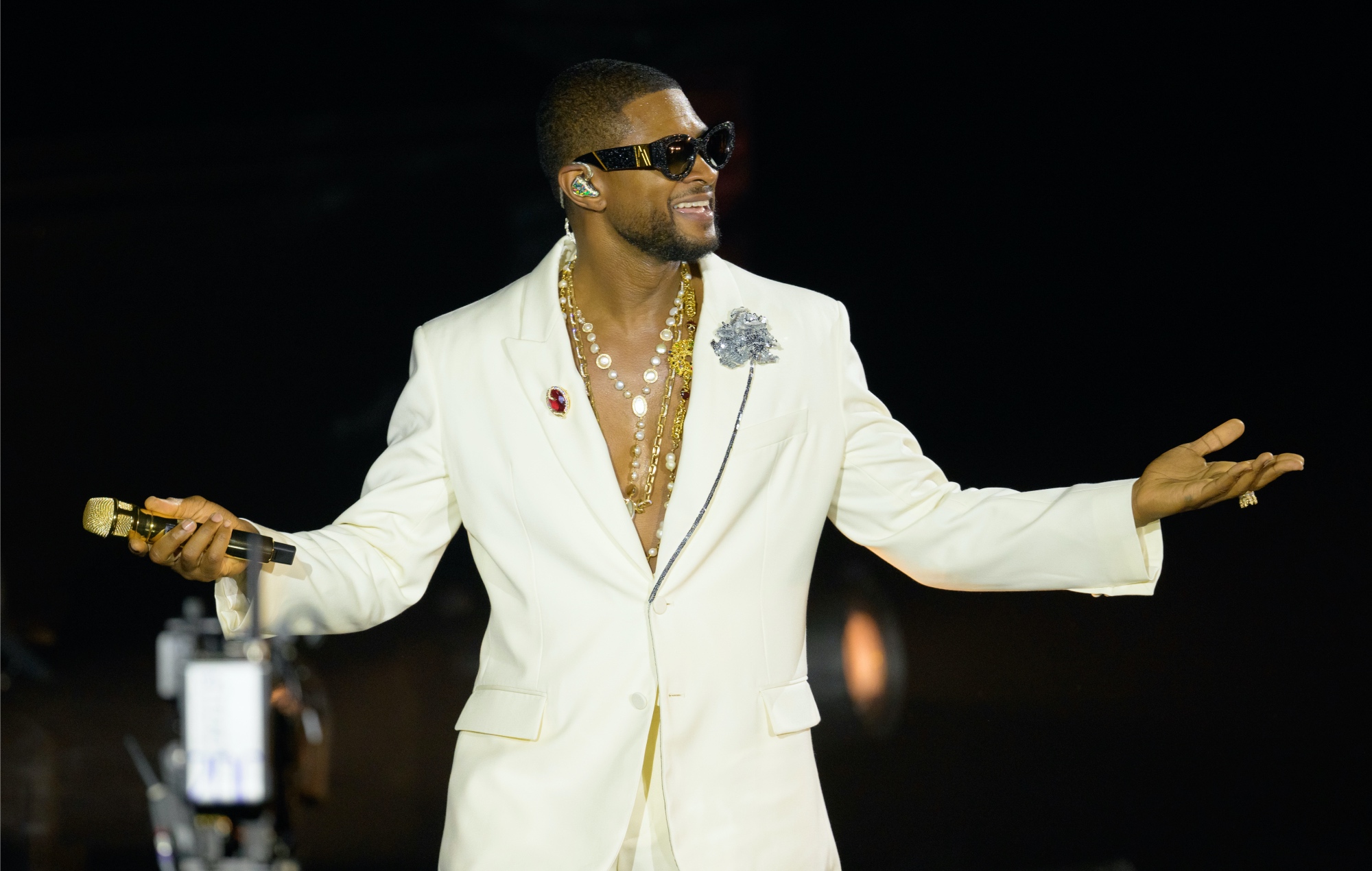 Usher anuncia un nuevo concierto, "Rendezvous In Paris" - vea un clip de adelanto