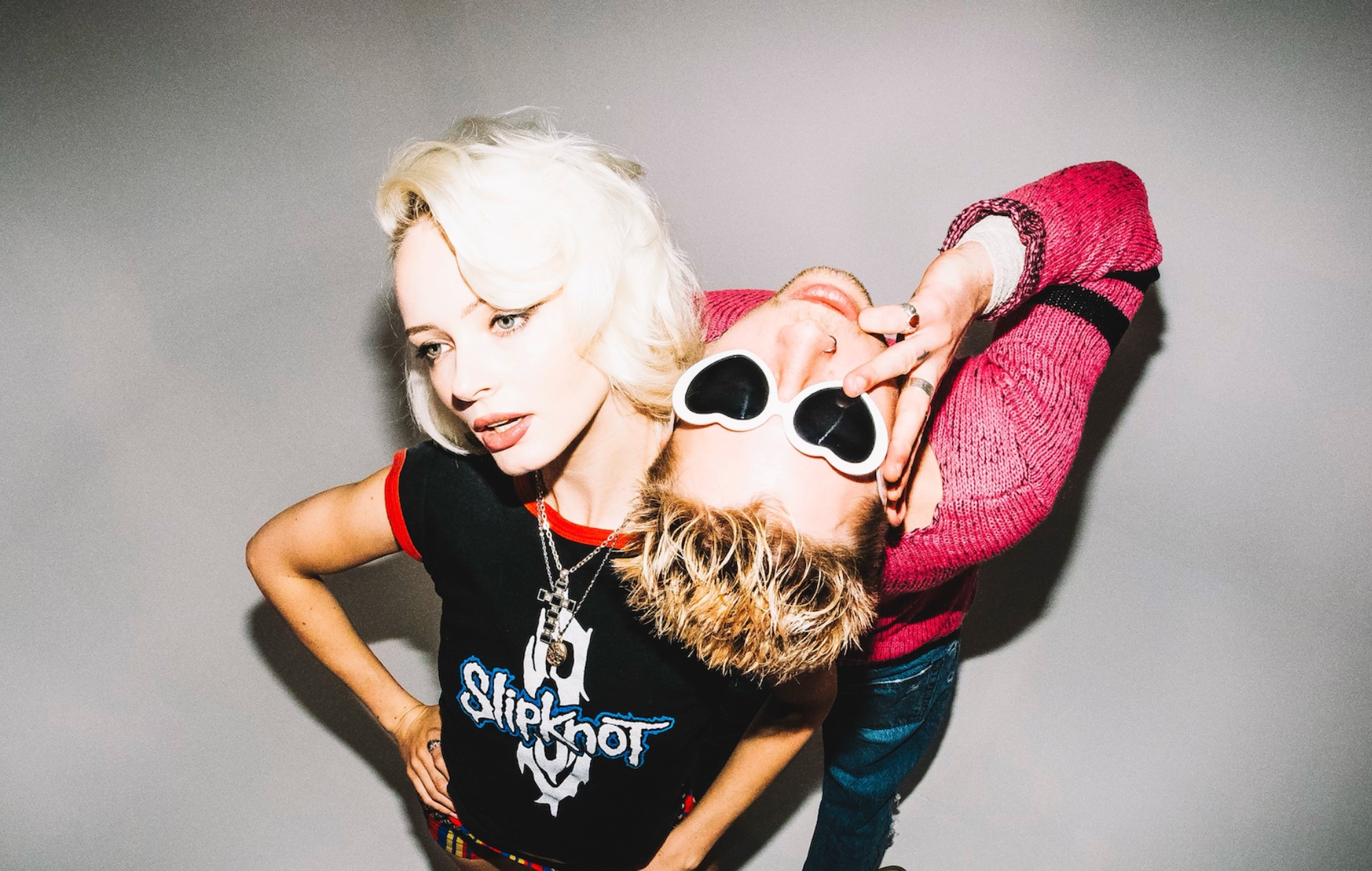 Wargasm y Corey Taylor "claman contra un mundo enloquecido" en su nuevo single '70% Dead'