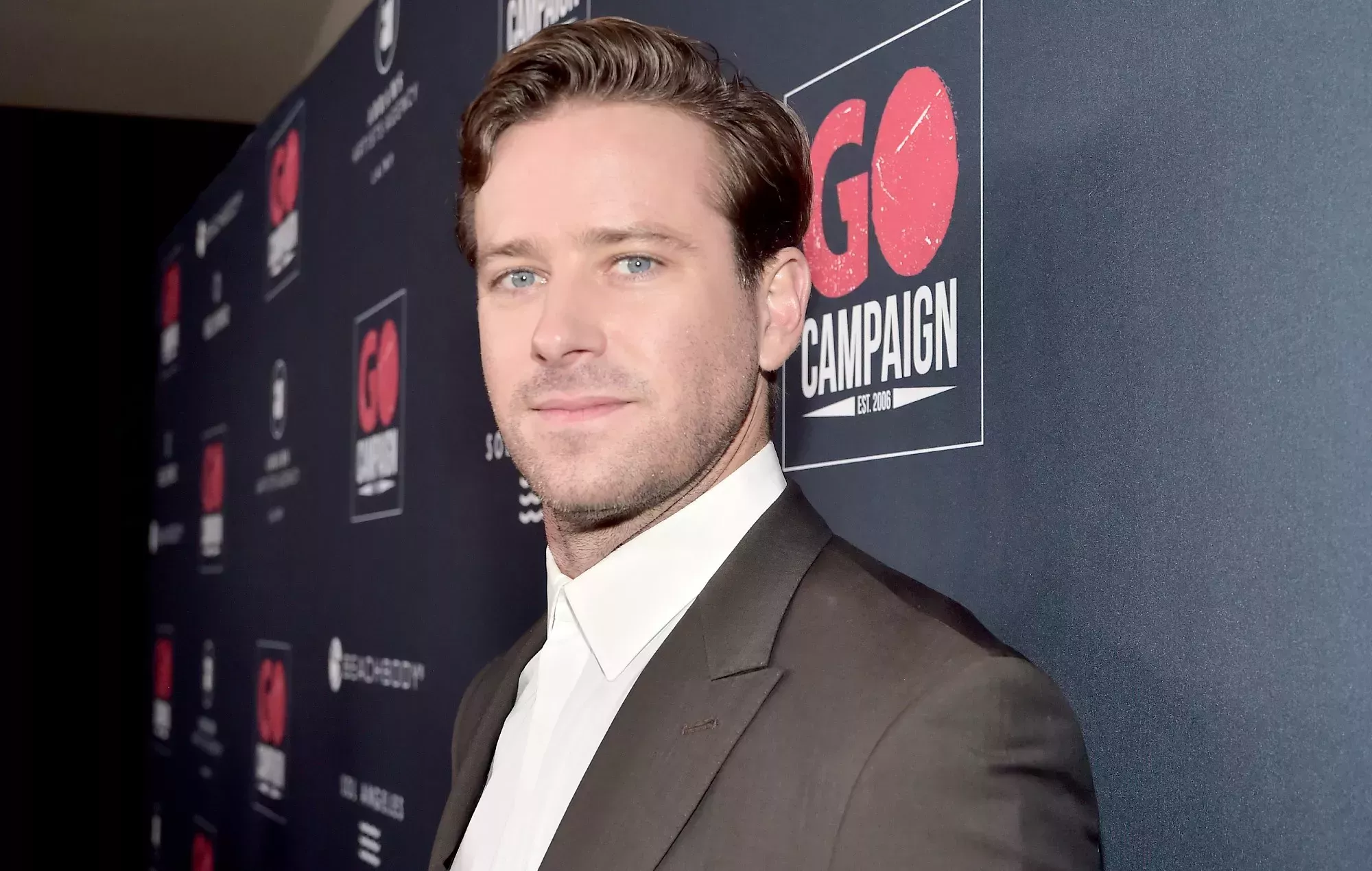 Armie Hammer vende su camioneta porque 