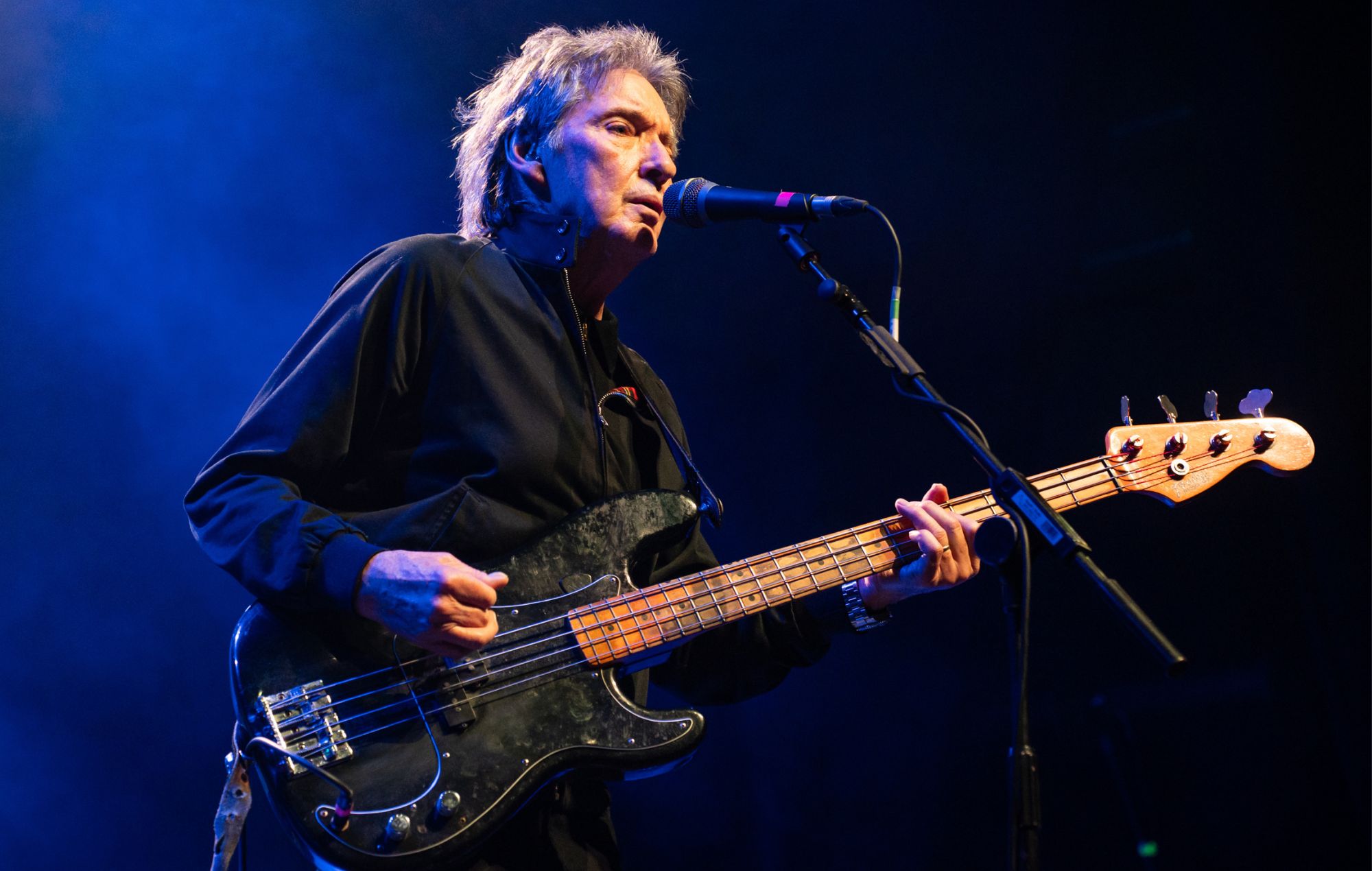 Bruce Foxton, de The Jam, se retira de la gira tras una intervención hospitalaria "inmediata"