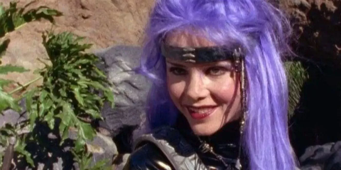 Power Rangers in Space - Astronema with purple hair hides beside a boulder