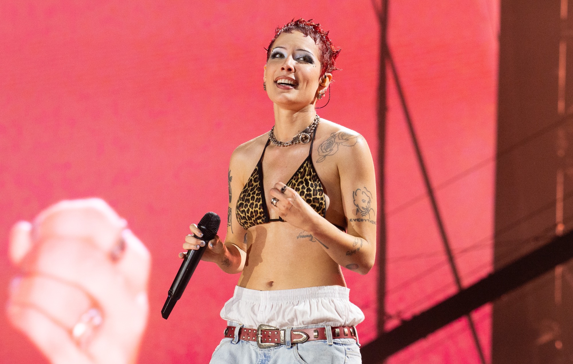 Escucha "Lonely Is The Muse", el emotivo nuevo single de Halsey inspirado en Nine Inch Nails.