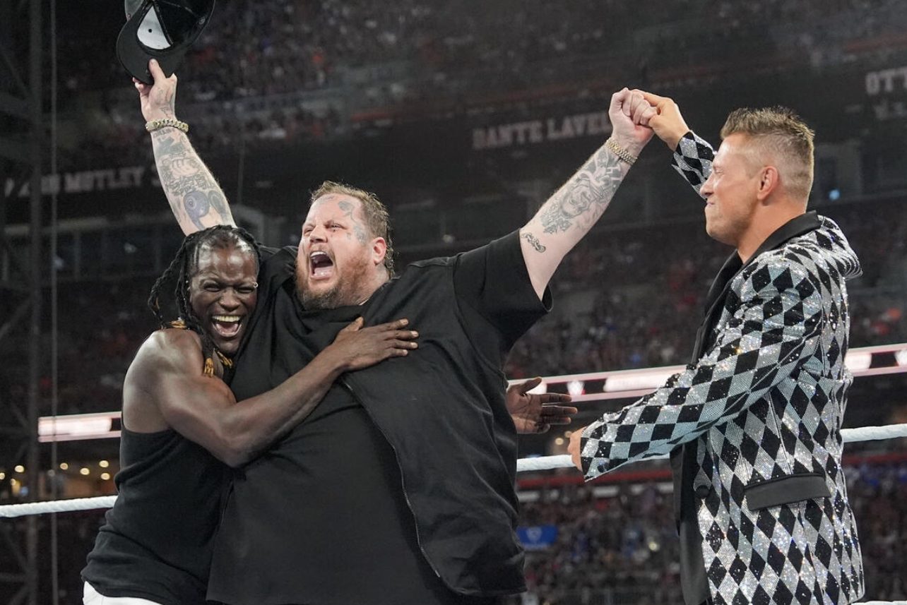 

	
		Jelly Roll actúa - ¡y sube al ring! - en el WWE SummerSlam de Cleveland, MGK también participa
	
	