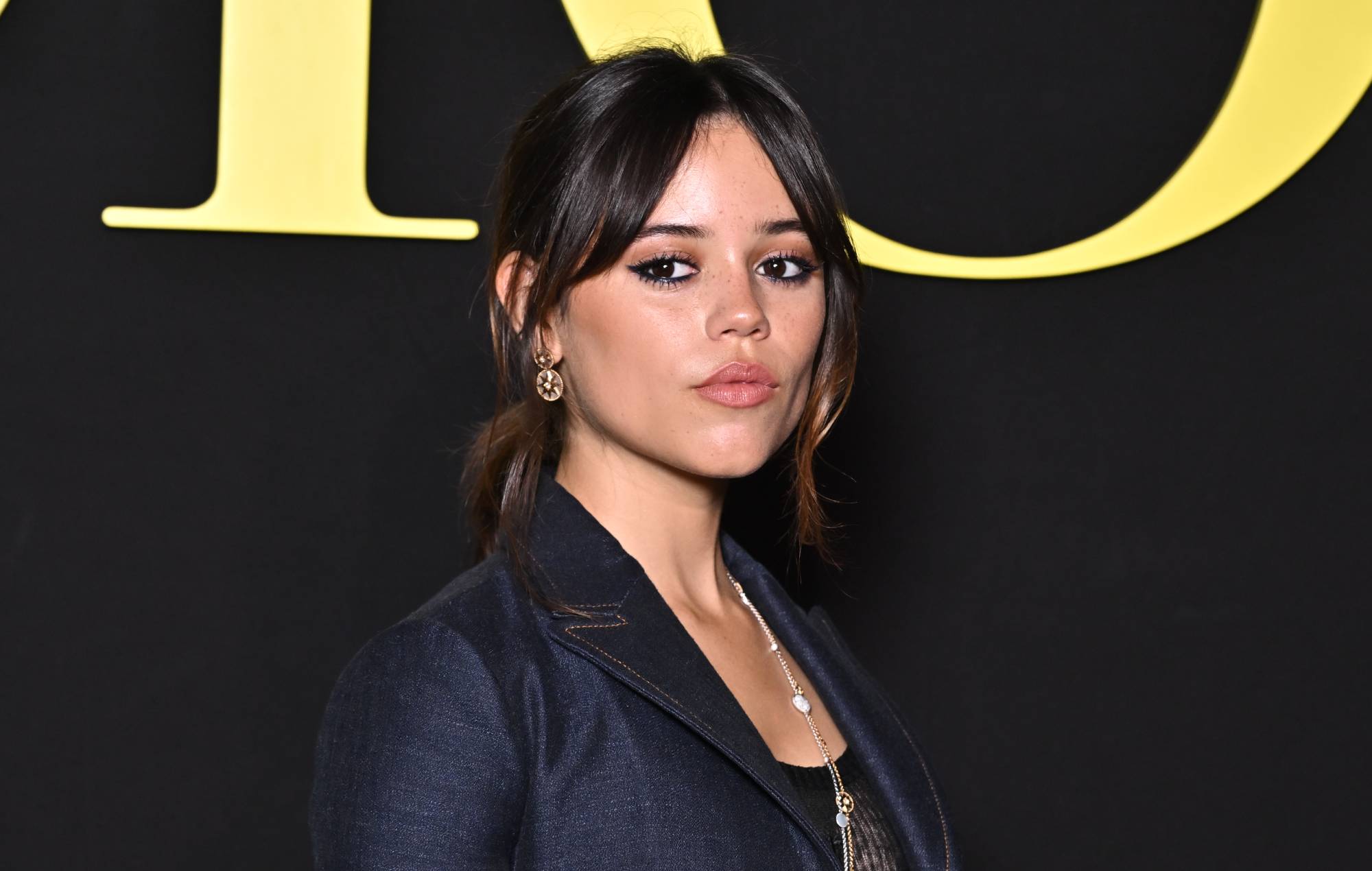 Jenna Ortega dice que todo el mundo en Hollywood quiere ser "políticamente correcto" pero eso "carece de honestidad