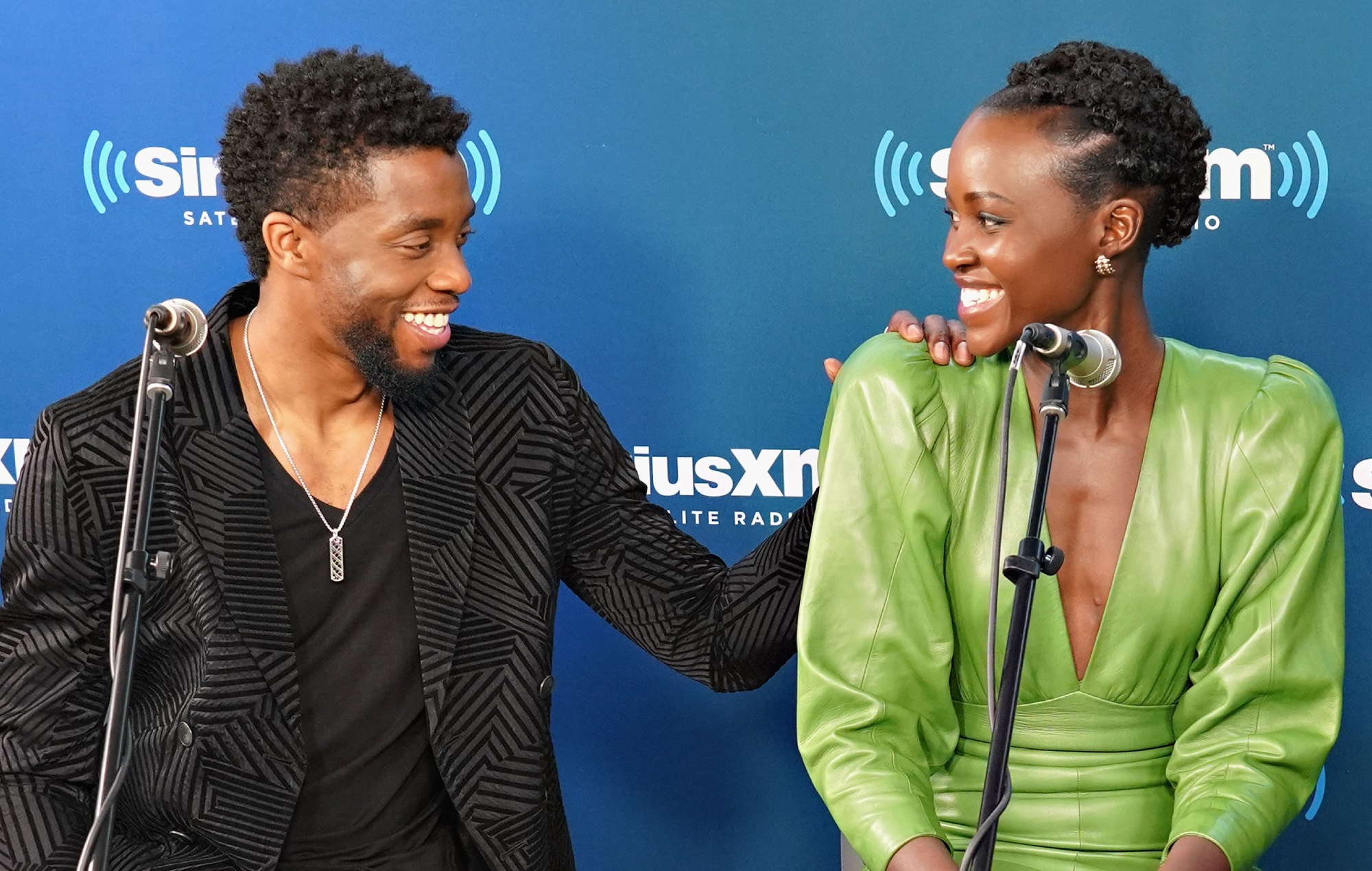 Lupita Nyong'o recuerda a Chadwick Boseman en el aniversario de su muerte: "El dolor es el precio del amor"
