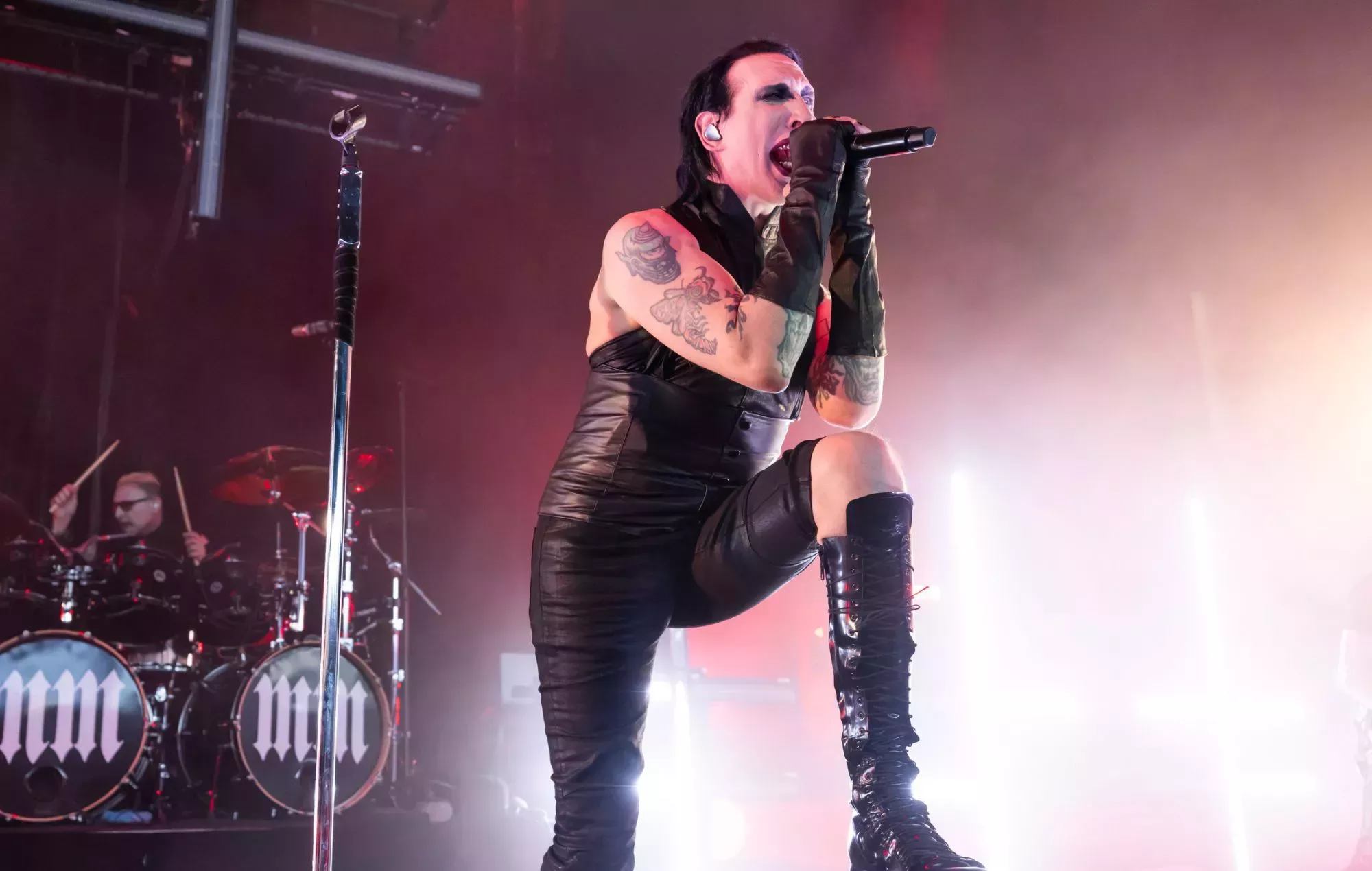Marilyn Manson desactiva los comentarios en los vídeos de sus dos nuevos singles, que vuelven tras las acusaciones de agresión 