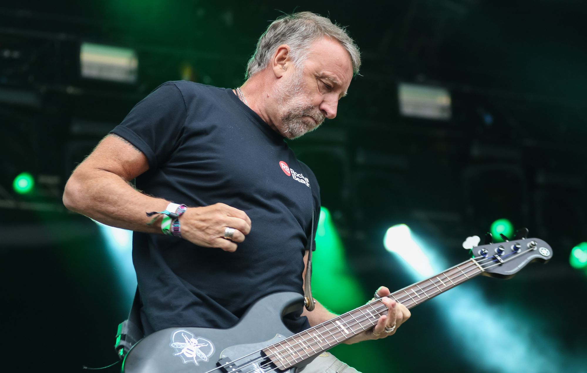 Peter Hook: "Todas las canciones de AI que se han escrito son una mierda"