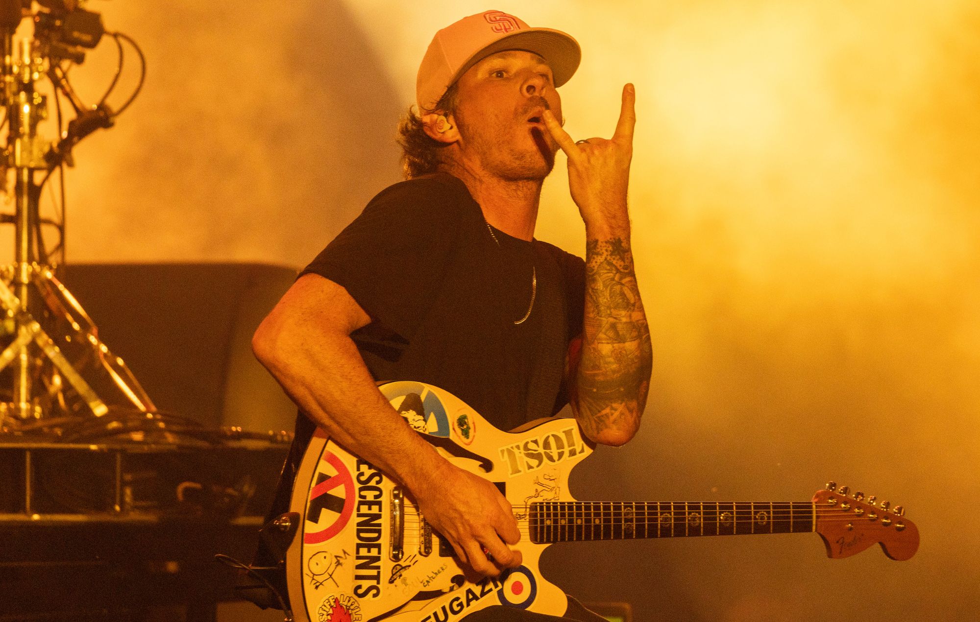 Tom DeLonge se ríe de la crítica negativa del directo de Blink-182: "Dios mío, me muero"