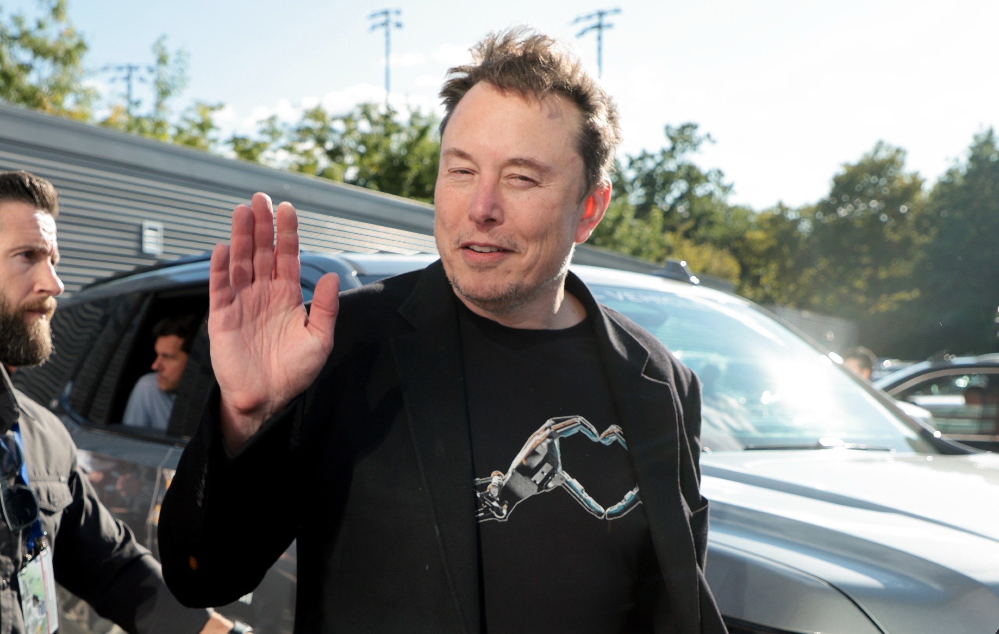 Cards Against Humanity demanda a Elon Musk por allanamiento y destrucción de propiedad