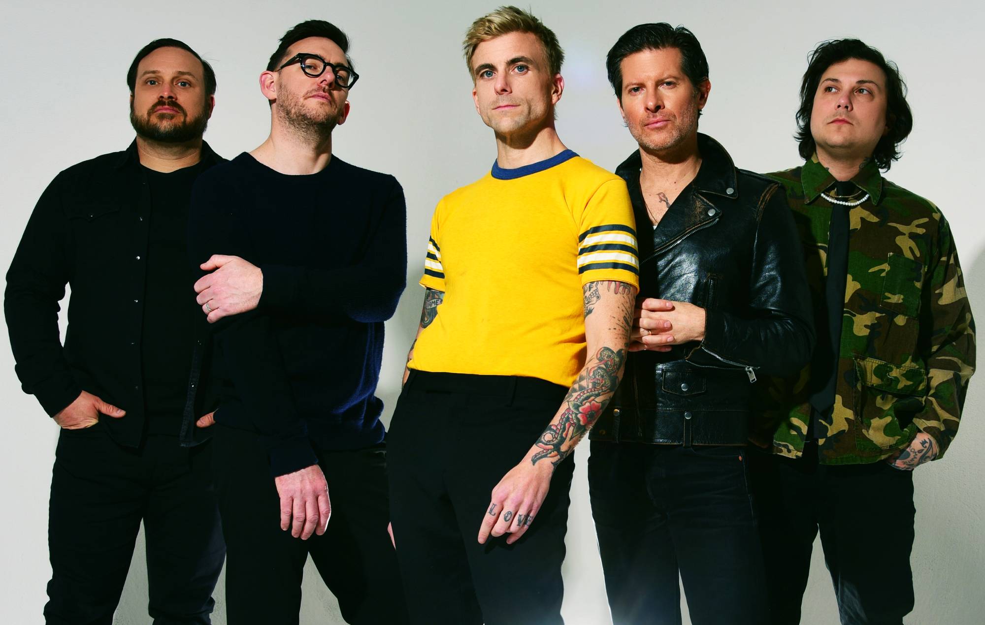 Escucha el nuevo single de L.S. Dunes, "Fatal Deluxe".