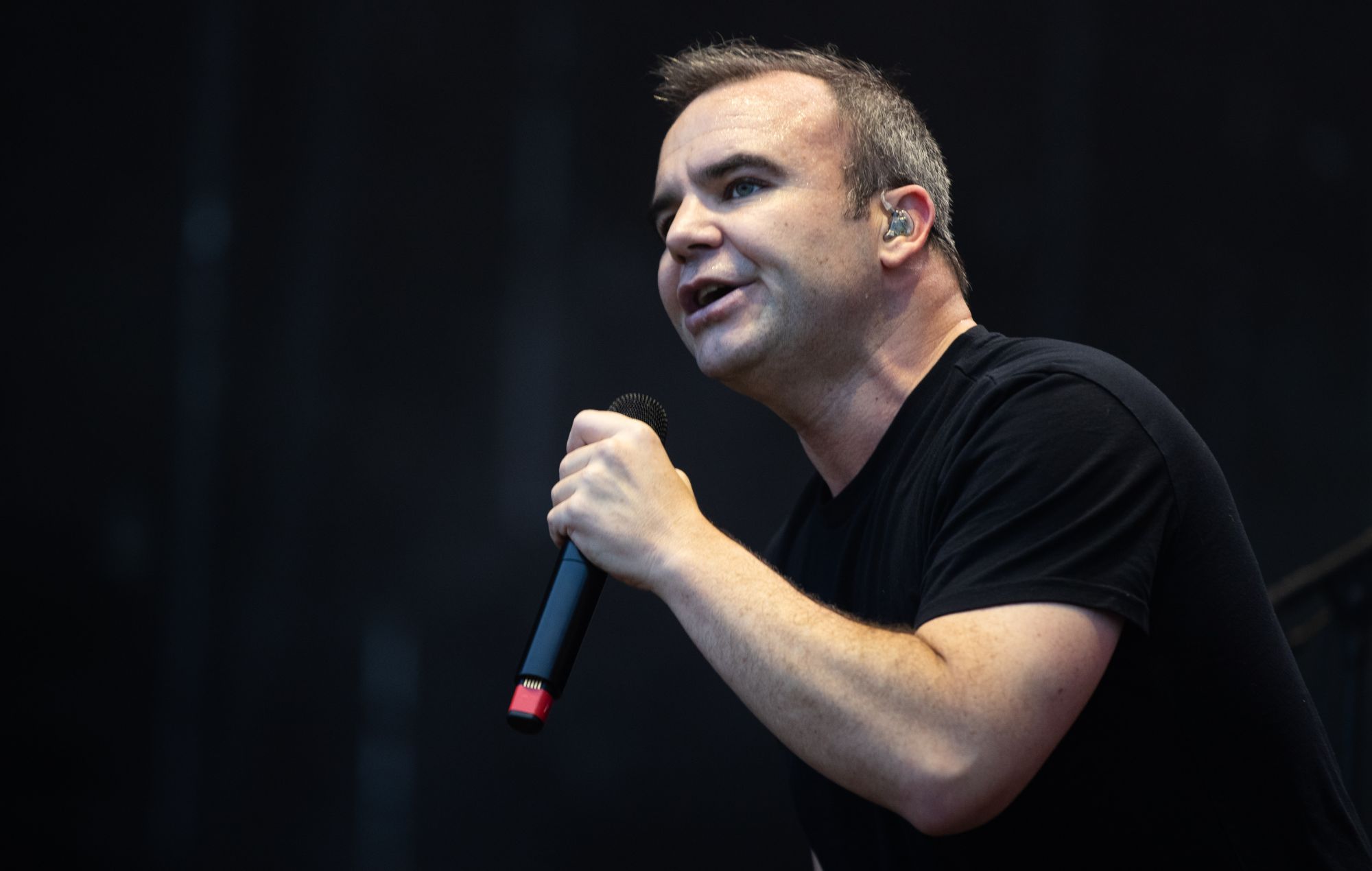 Escucha "Glimpse", el emotivo nuevo single de Future Islands 