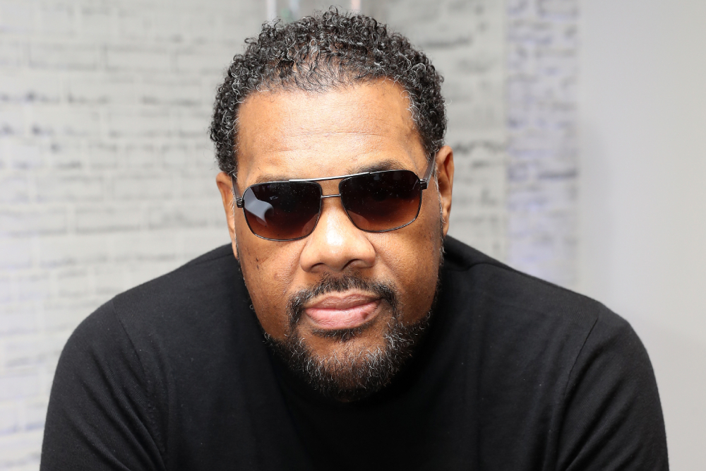 

	
		Fatman Scoop, rapero de "Be Faithful", muere tras desplomarse en el escenario
	
	