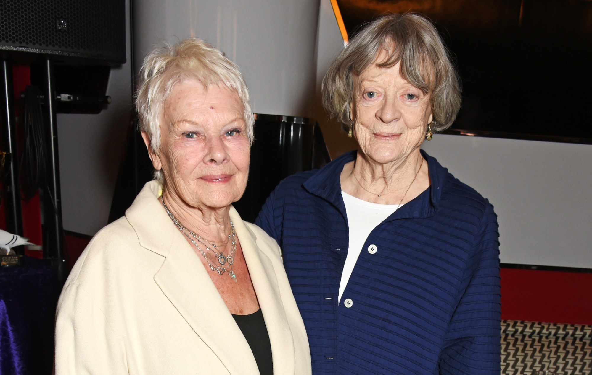 Maggie Smith "se vuelve" contra Judi Dench en un divertido clip viral compartido tras la muerte del actor