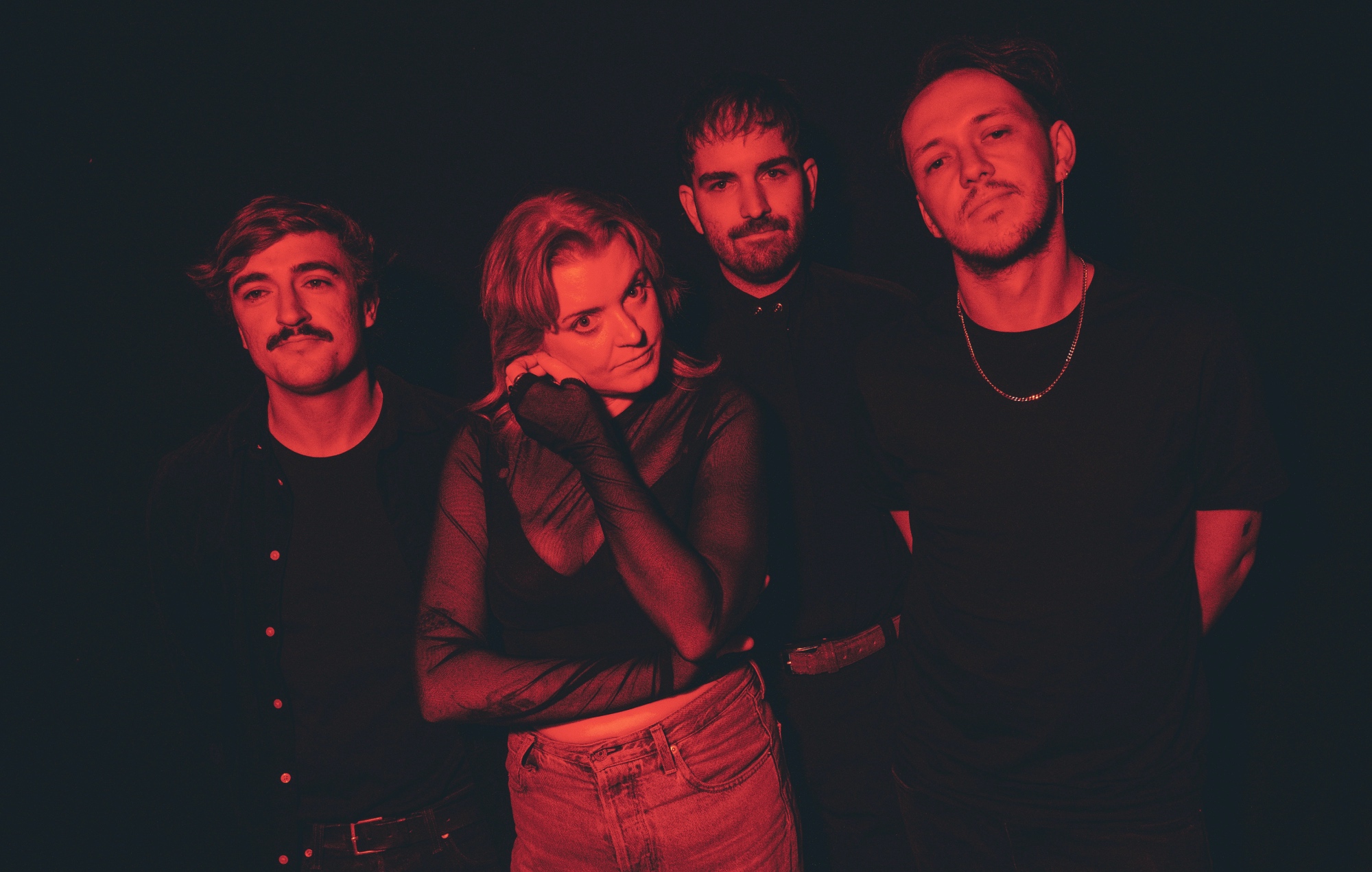 Sprints "tiran de su amor por el grunge y el gótico" en su nuevo single 'Feast'