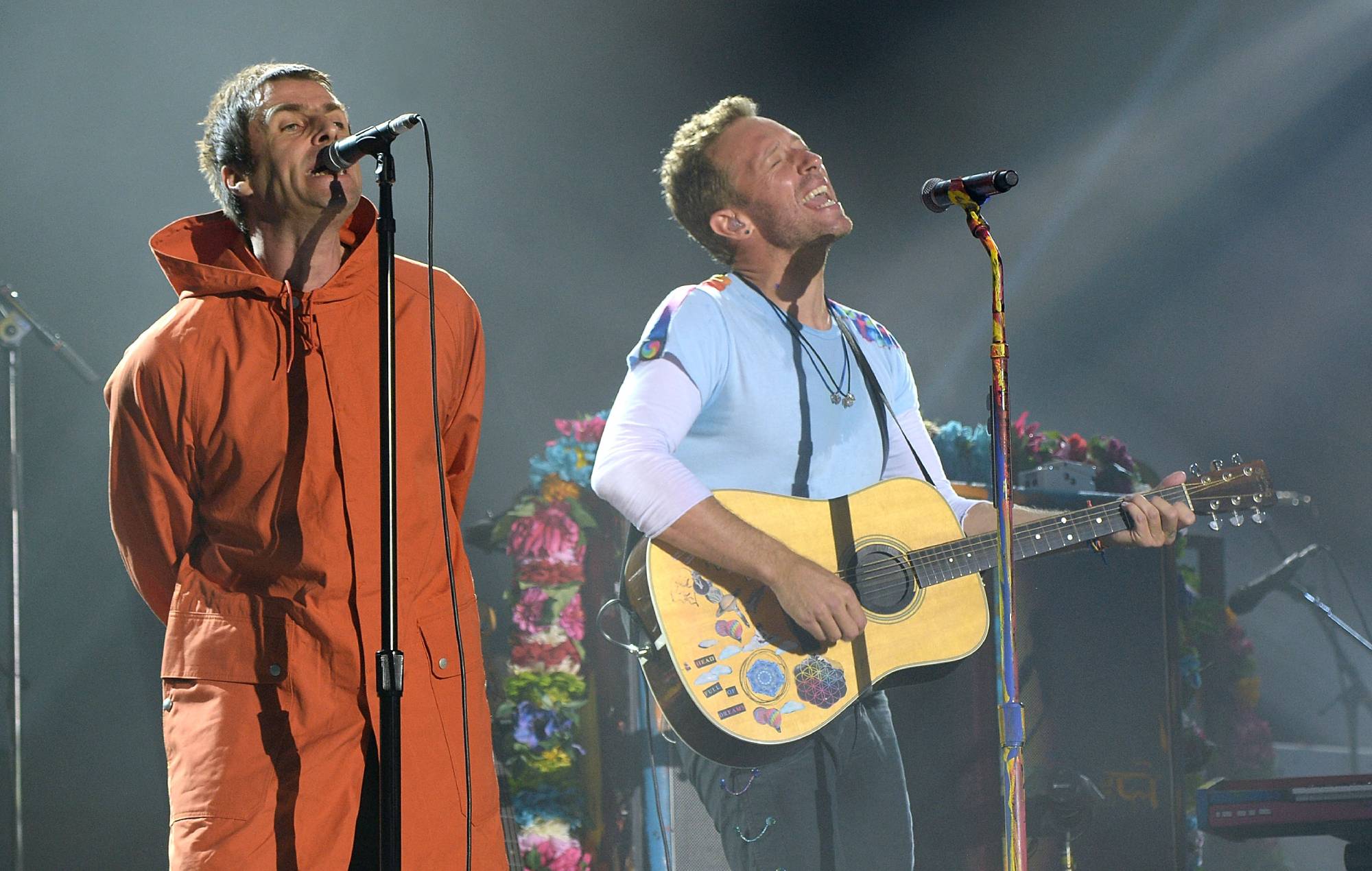 Chris Martin, de Coldplay, sobre Liam Gallagher: "Siempre puede venir a mi casa a tomar el té y comemos lasaña"