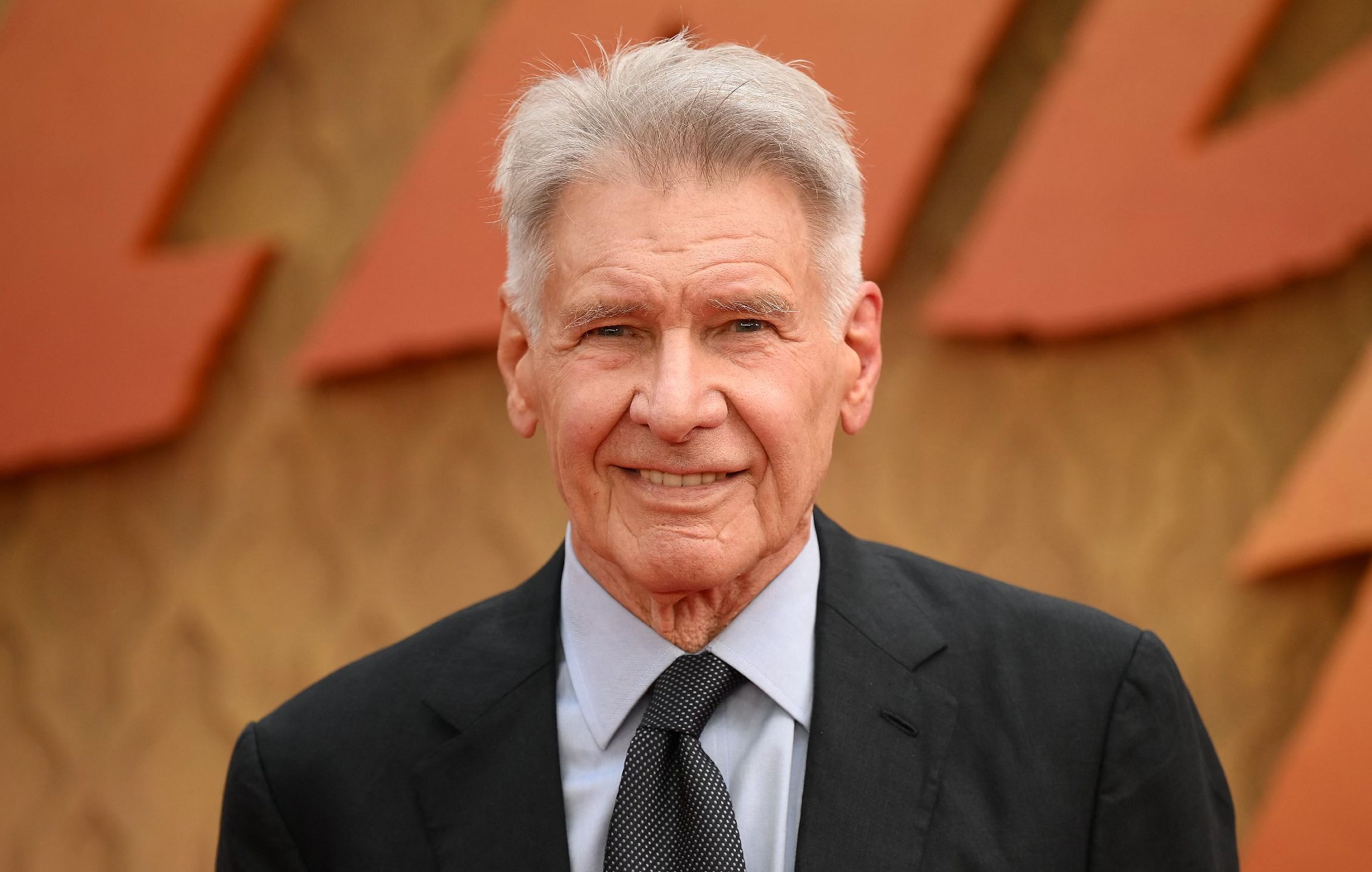 Harrison Ford dice que sigue actuando por el "contacto humano esencial"