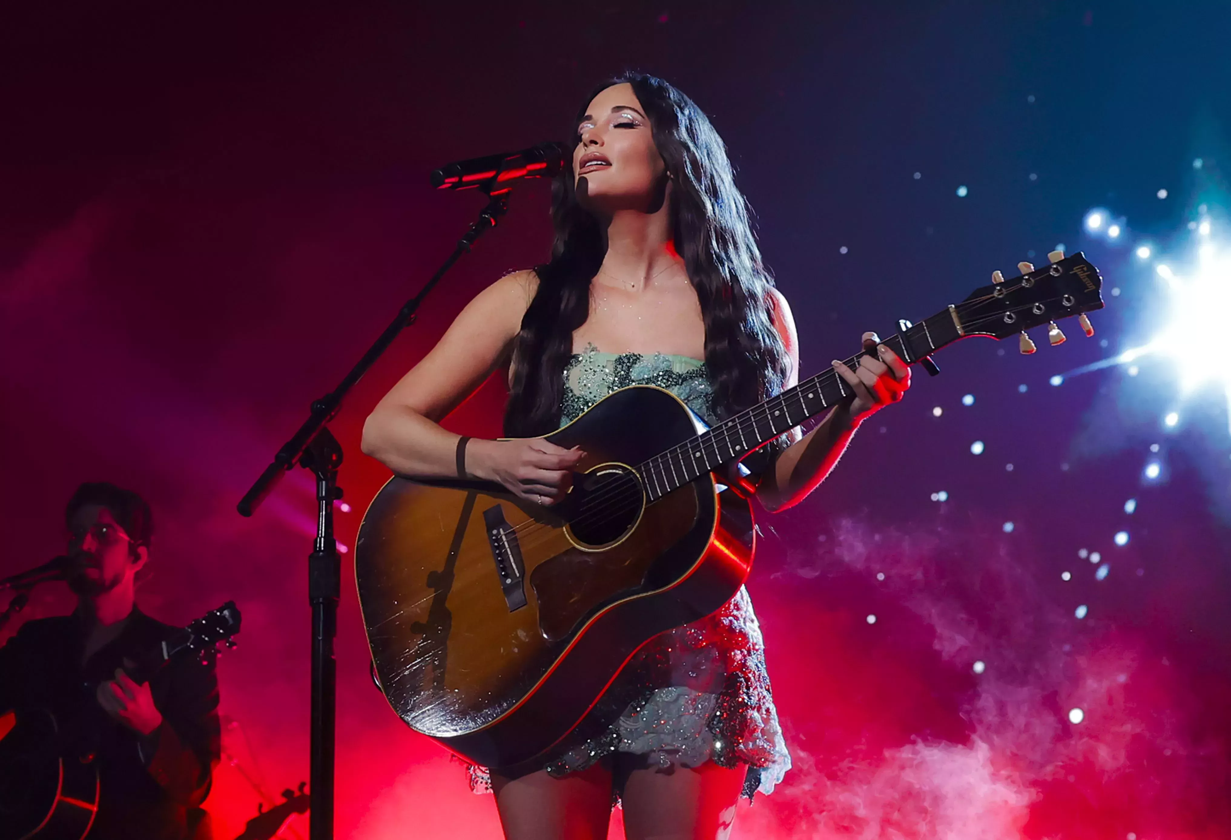 

	
		Kacey Musgraves aporta dulzura amarga y bálsamo a un imponente concierto en el Fórum: Crítica del concierto
	
	