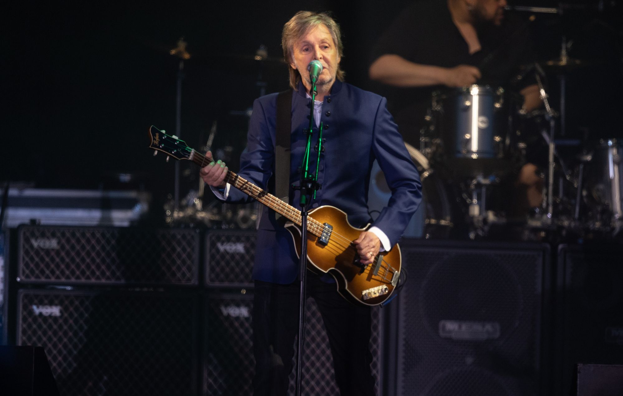 Paul McCartney interpreta por primera vez en directo la canción "Now And Then" de The Beatles 