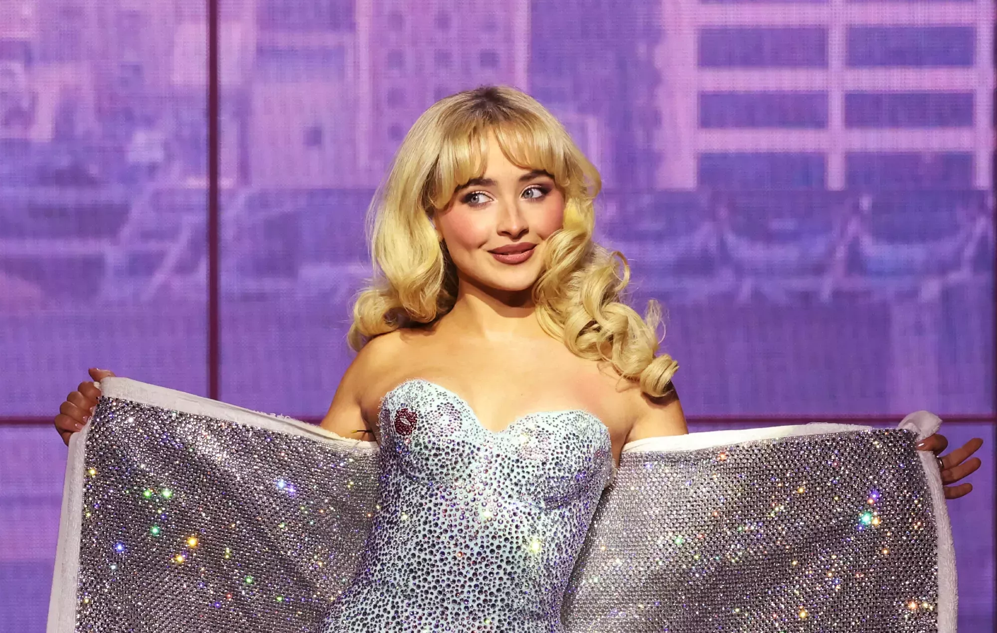 Sabrina Carpenter responde a las críticas por abrazar su sexualidad: 