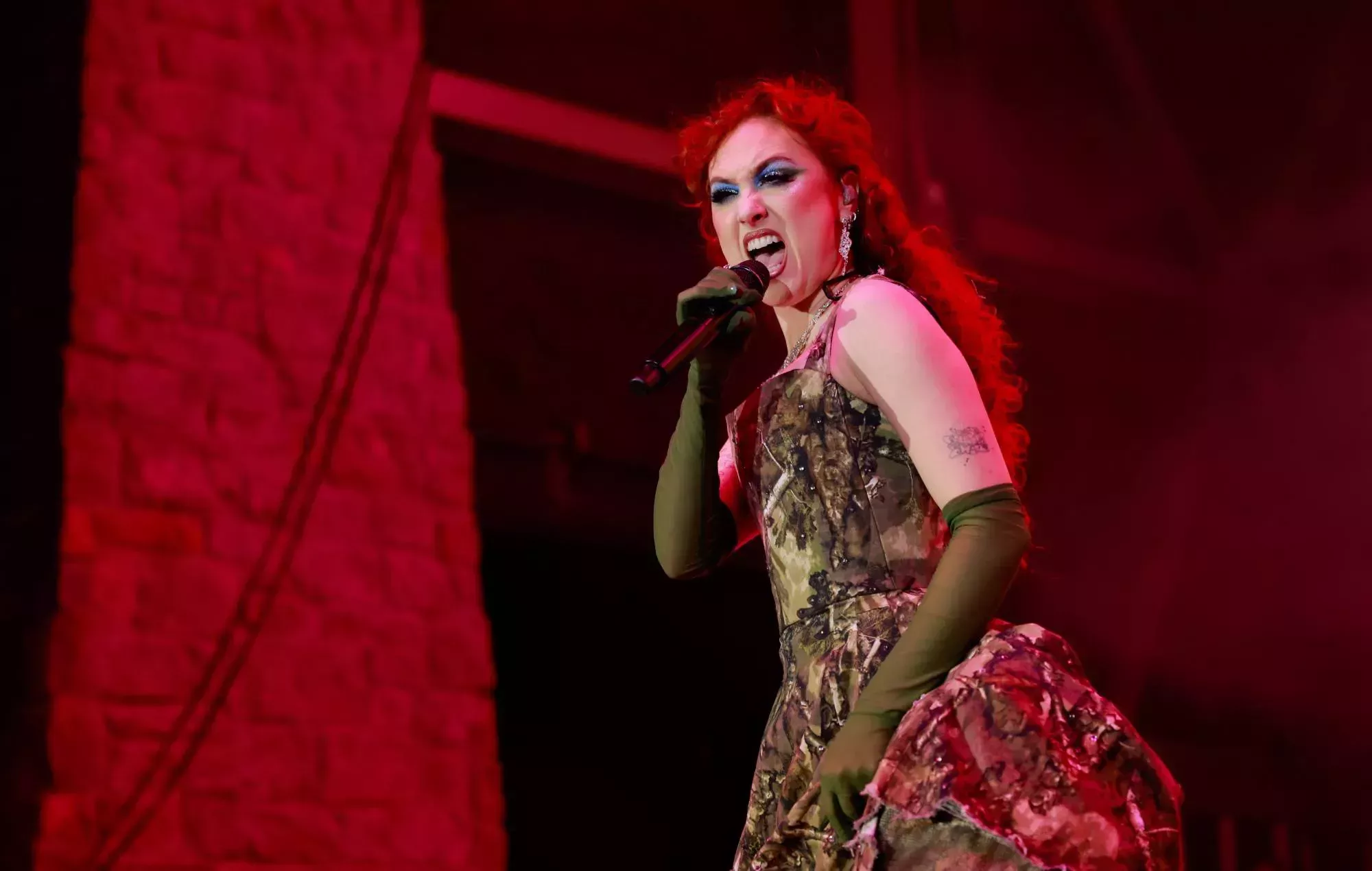 Vea la ardiente versión de Chappell Roan de