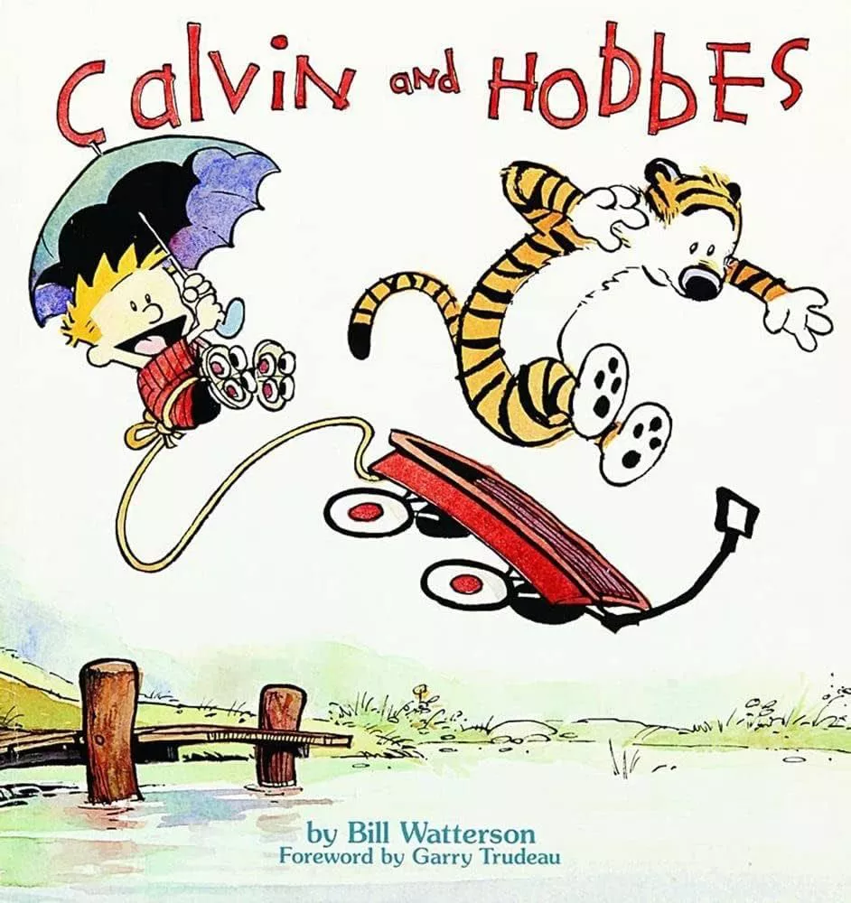 Calvin en patines y Hobbes en una carreta volando por un muelle hacia un lago en Calvin y Hobbes.