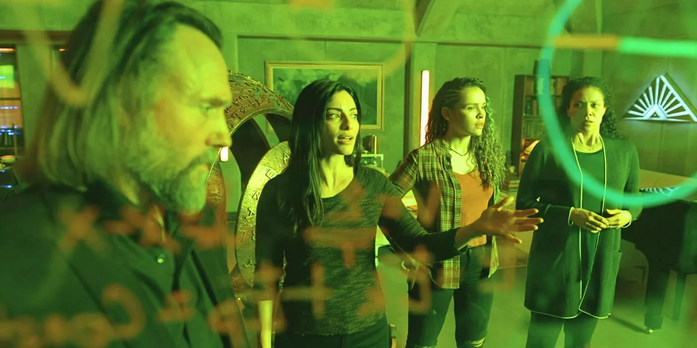 John Pyper-Ferguson as Bill Cadogan, Erica Cerra as Becca Franko, Iola Evans as Callie Cadogan, Crystal Balint as Grace Cadogan in The 100 Anaconda