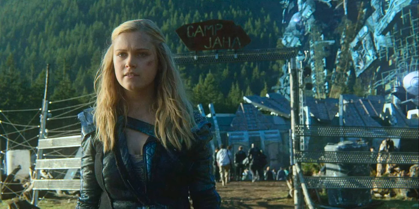 Eliza Taylor as Clarke Griffin in The 100 Blood Must Have Blood