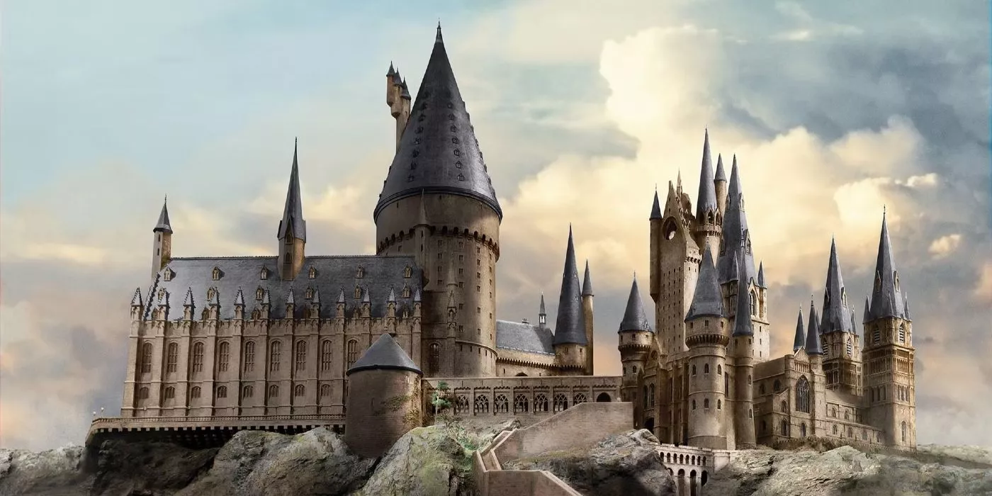 Una imagen muestra Hogwarts Escuela de Magia y Hechicería en la serie de Harry Potter.