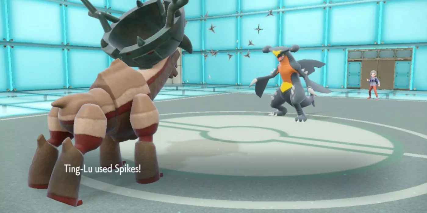 El jugador's Ting-Lu usando Spikes against the foe's Garchomp en Pokémon Scarlet & Violet.