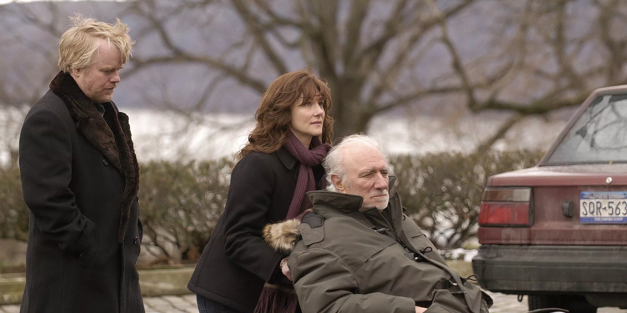 Philip Seymour Hoffman and Laura Linney care for their dad in The Savages