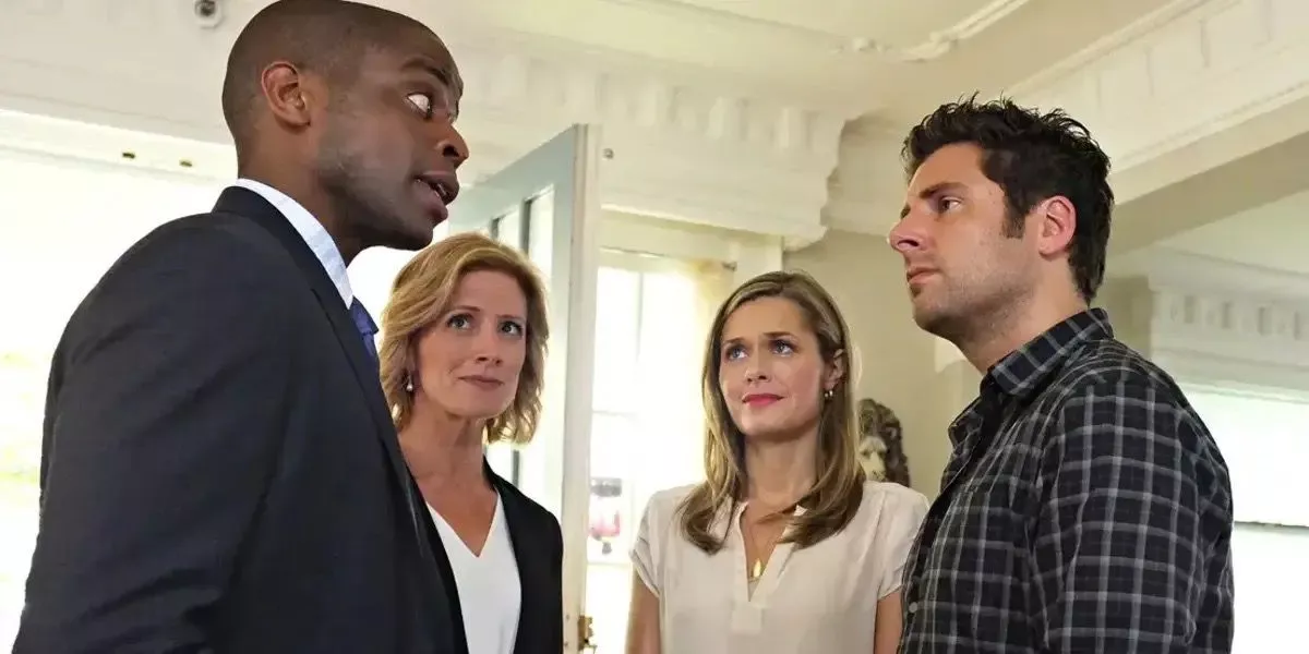 Shawn, Gus, Juliet y Karen están en una conversación en Psych.