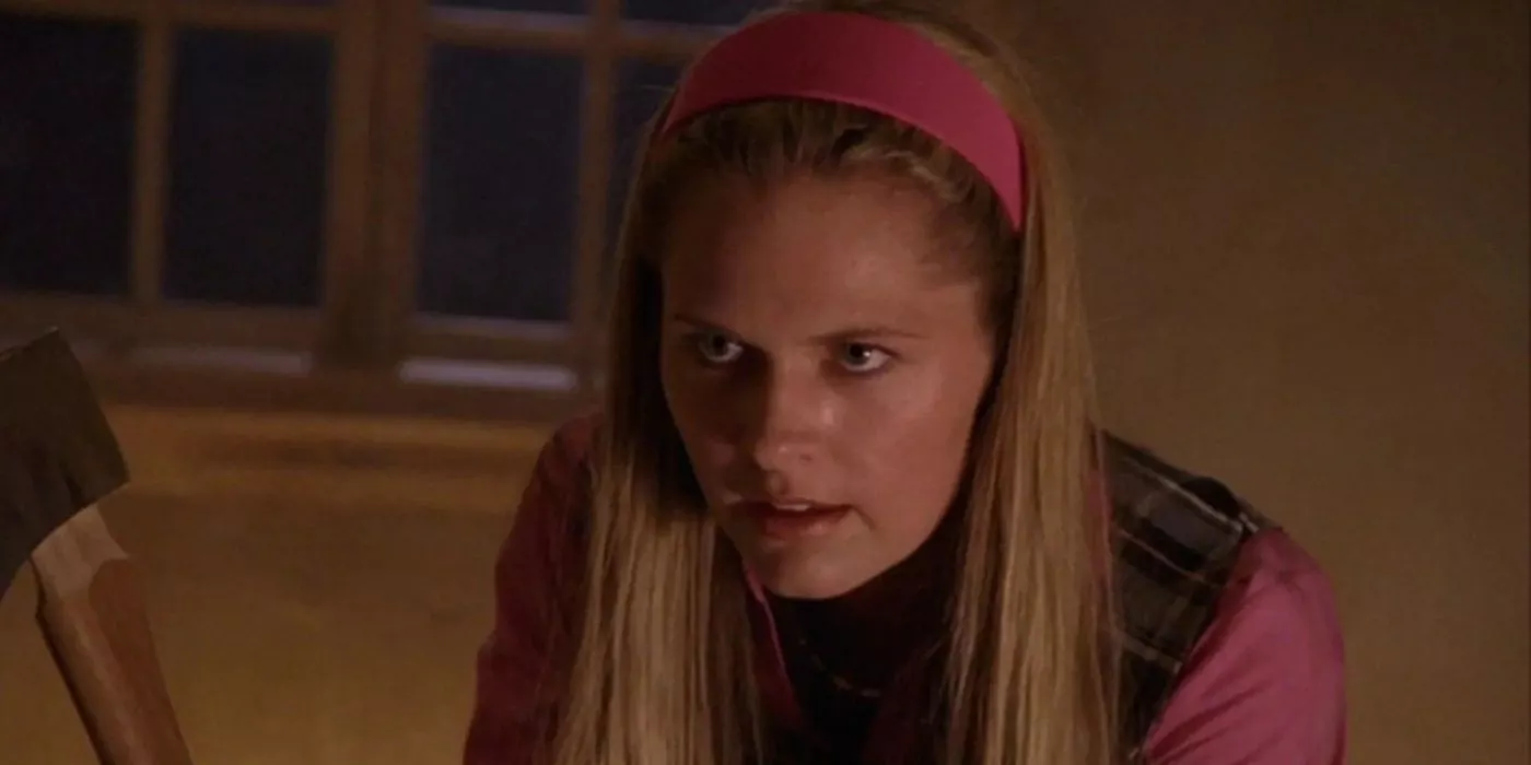 Maggie Lawson como Juliet O'Hara está disfrazada como otra persona en Psych.