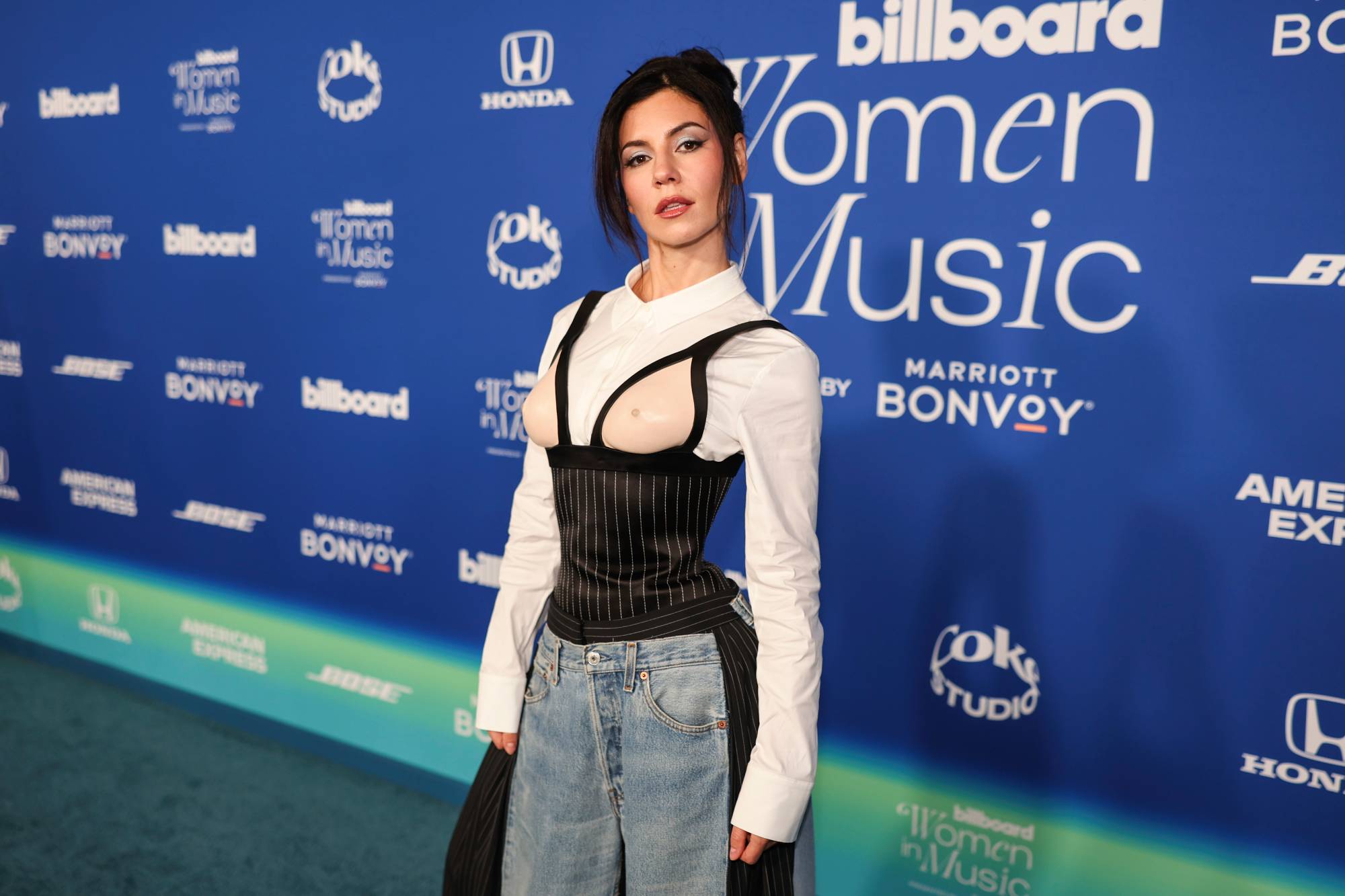 Marina Diamandis dice que "es importante eliminar la vergüenza de la bulimia"