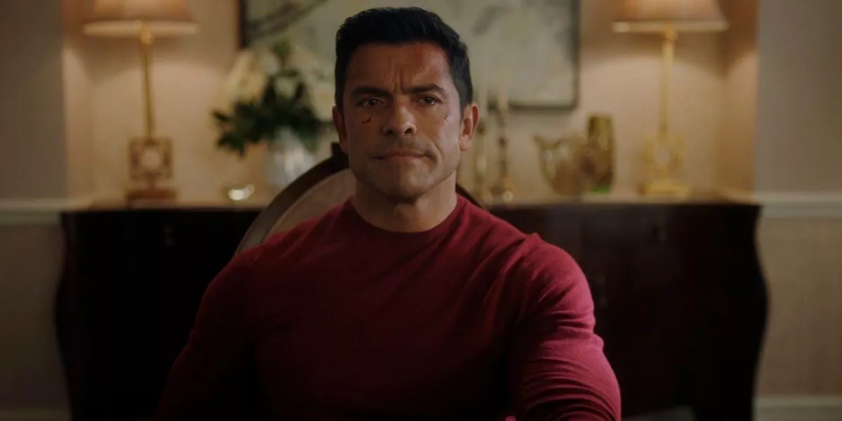 Hiram Lodge con un corte en su cara